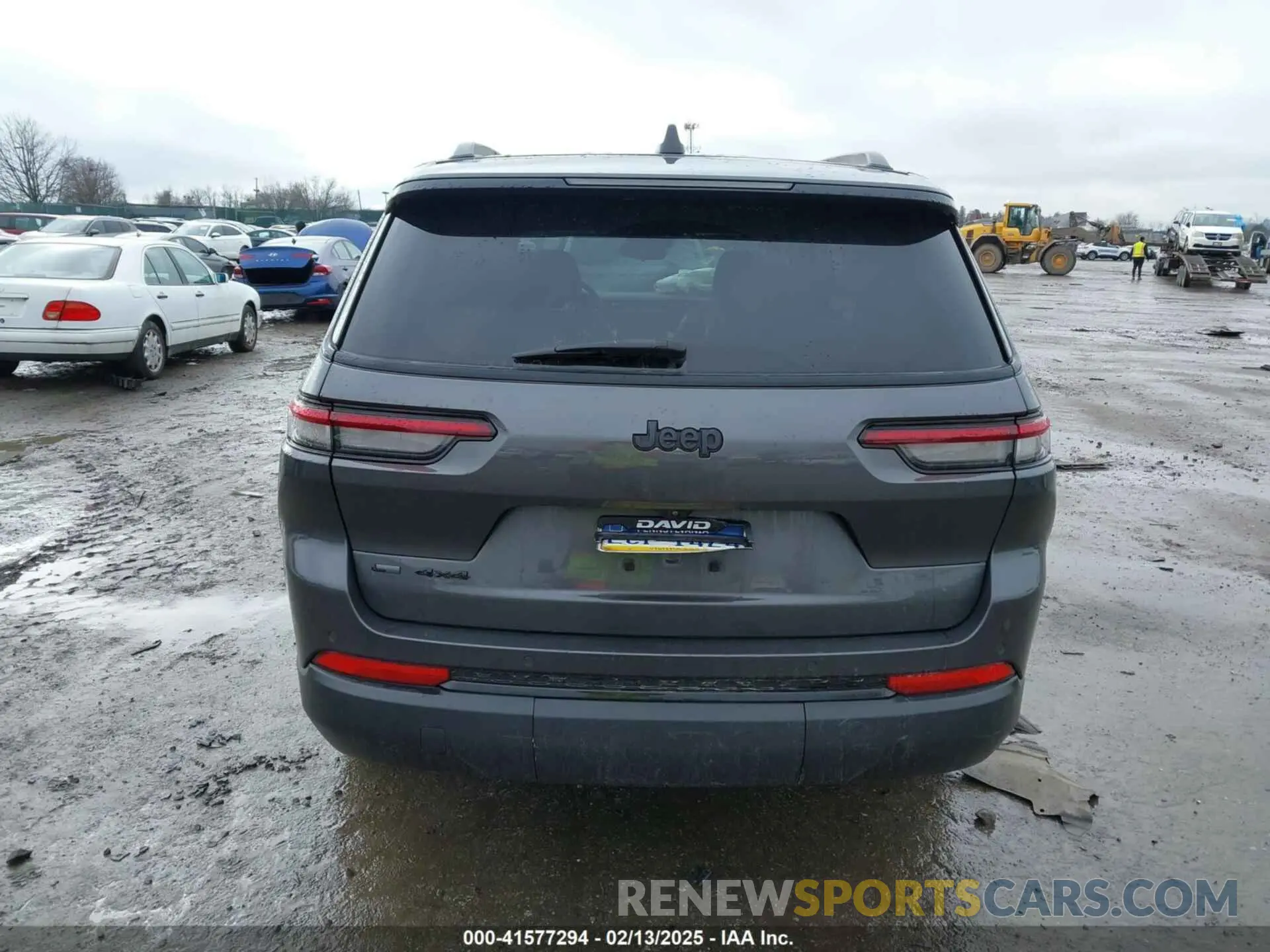17 Photograph of a damaged car 1C4RJKAG6N8575787 JEEP GRAND CHEROKEE L 2022