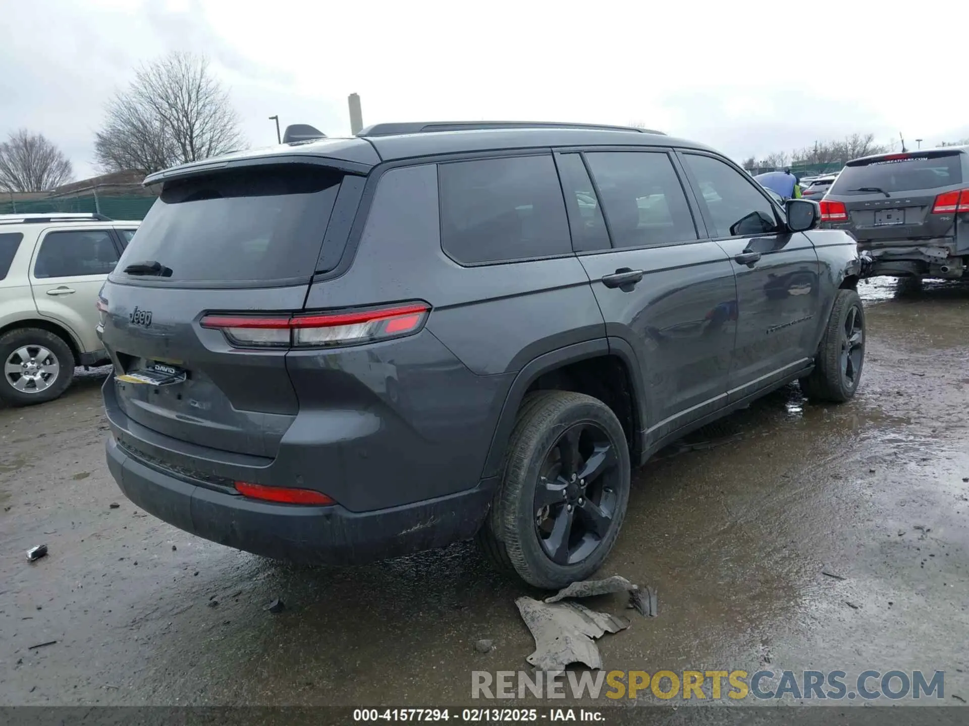 4 Photograph of a damaged car 1C4RJKAG6N8575787 JEEP GRAND CHEROKEE L 2022