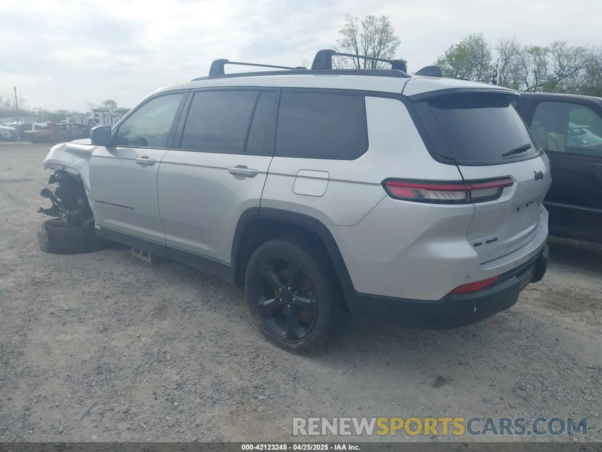 3 Photograph of a damaged car 1C4RJKBG3N8563661 JEEP GRAND CHEROKEE L 2022