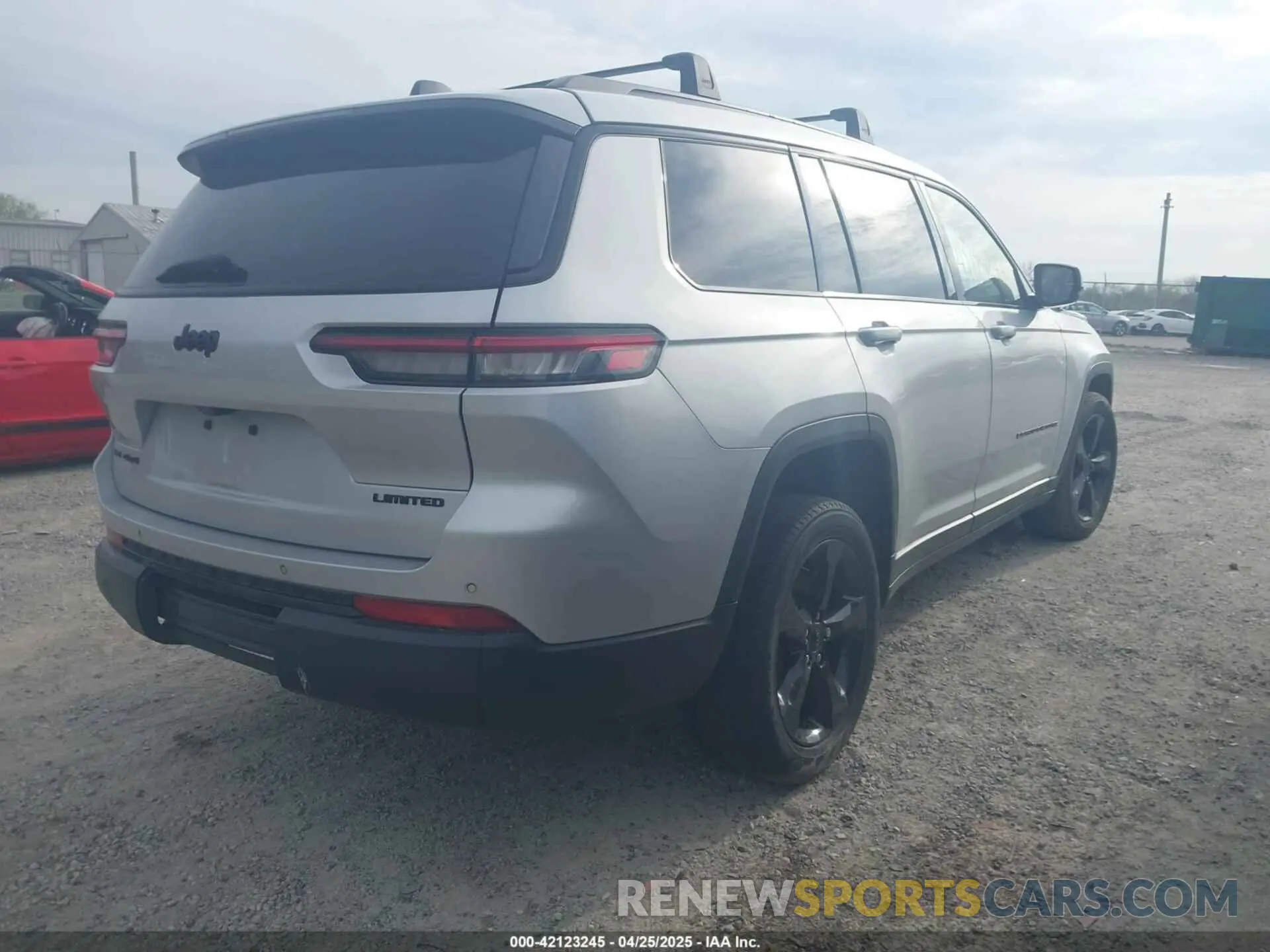 4 Photograph of a damaged car 1C4RJKBG3N8563661 JEEP GRAND CHEROKEE L 2022