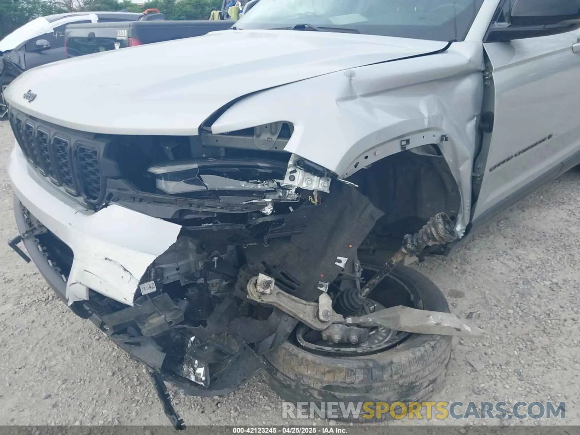 6 Photograph of a damaged car 1C4RJKBG3N8563661 JEEP GRAND CHEROKEE L 2022