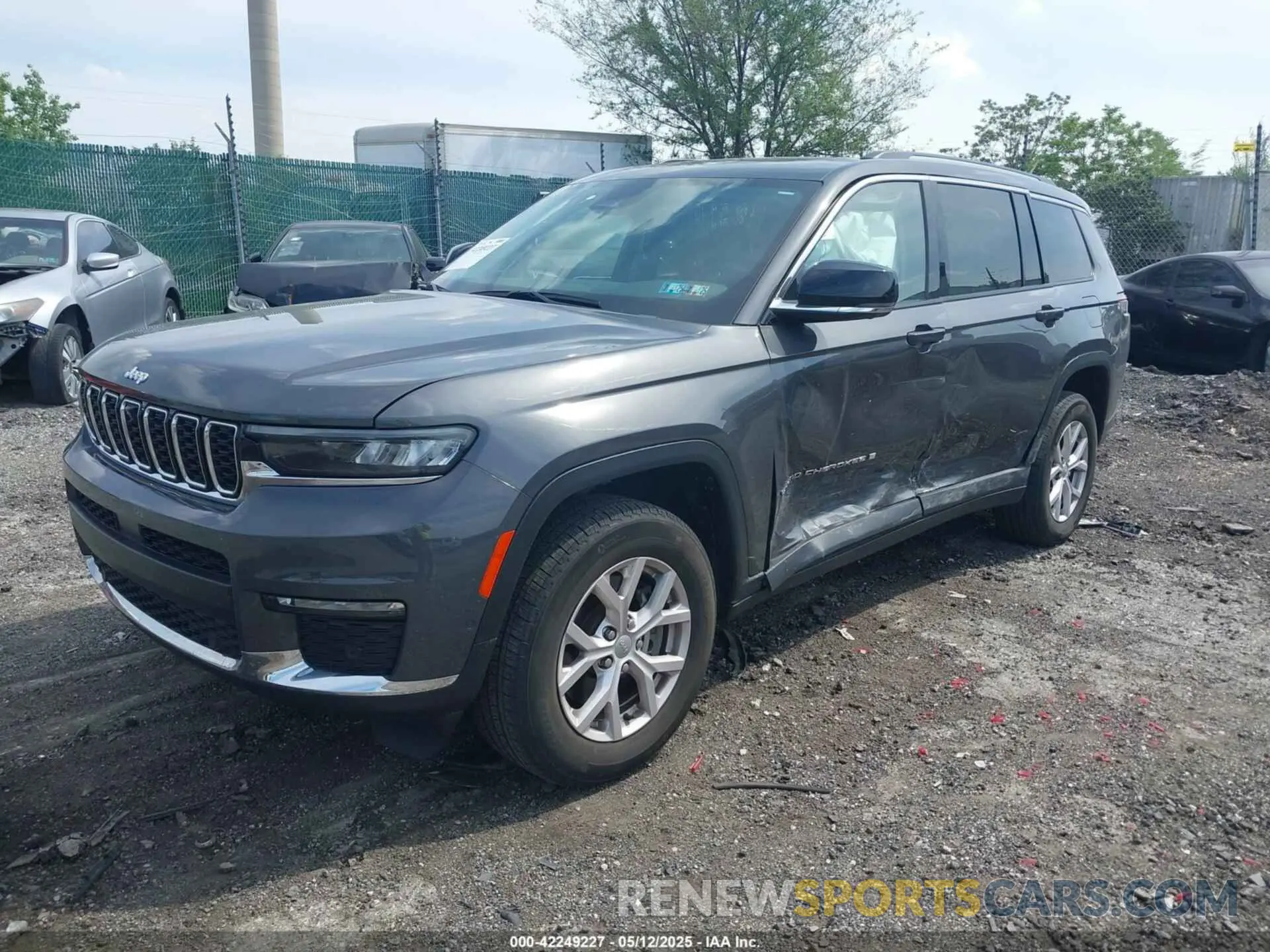 2 Photograph of a damaged car 1C4RJKBG3N8621834 JEEP GRAND CHEROKEE L 2022