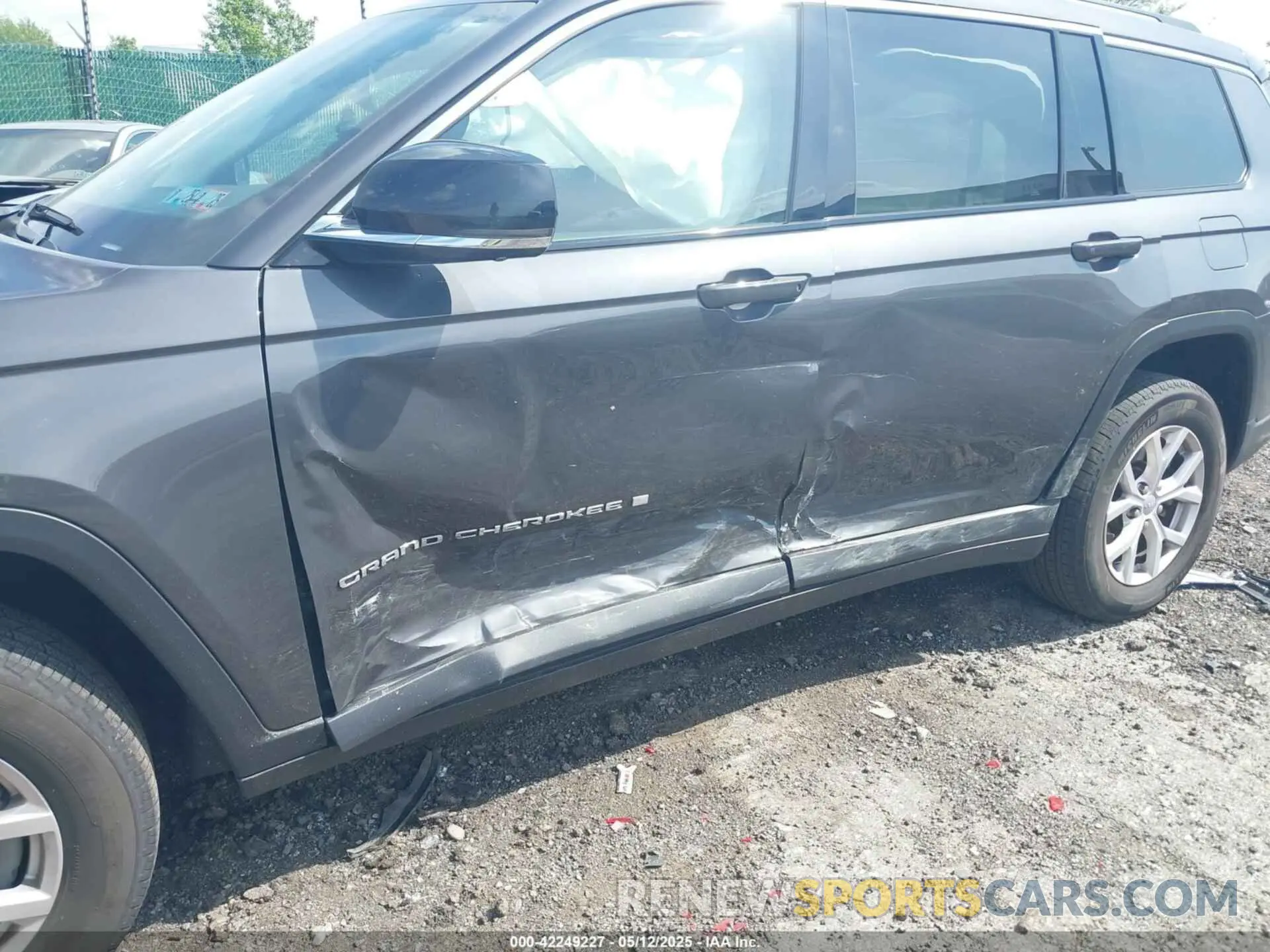 6 Photograph of a damaged car 1C4RJKBG3N8621834 JEEP GRAND CHEROKEE L 2022
