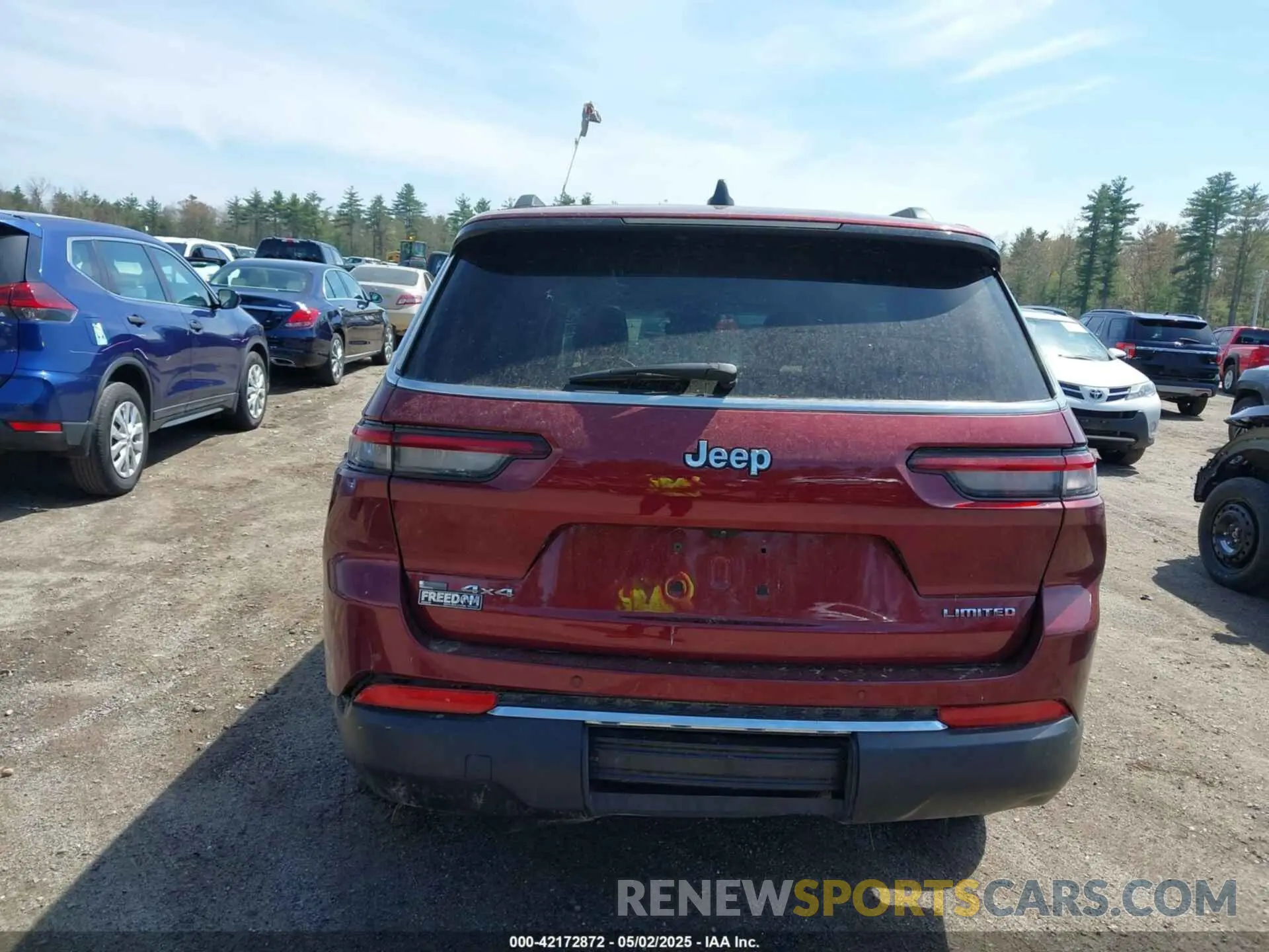 17 Photograph of a damaged car 1C4RJKBG3N8627259 JEEP GRAND CHEROKEE L 2022