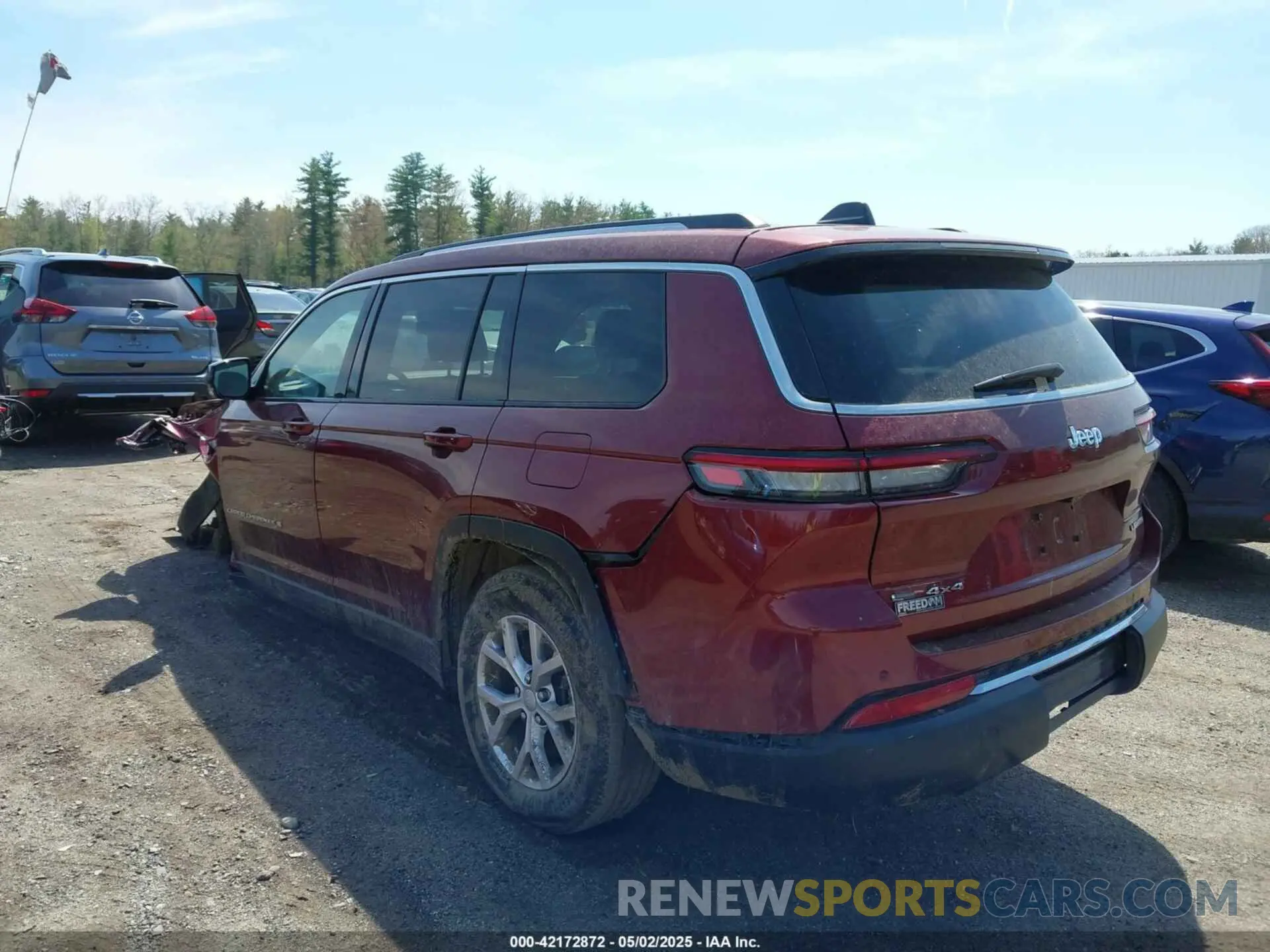 3 Photograph of a damaged car 1C4RJKBG3N8627259 JEEP GRAND CHEROKEE L 2022