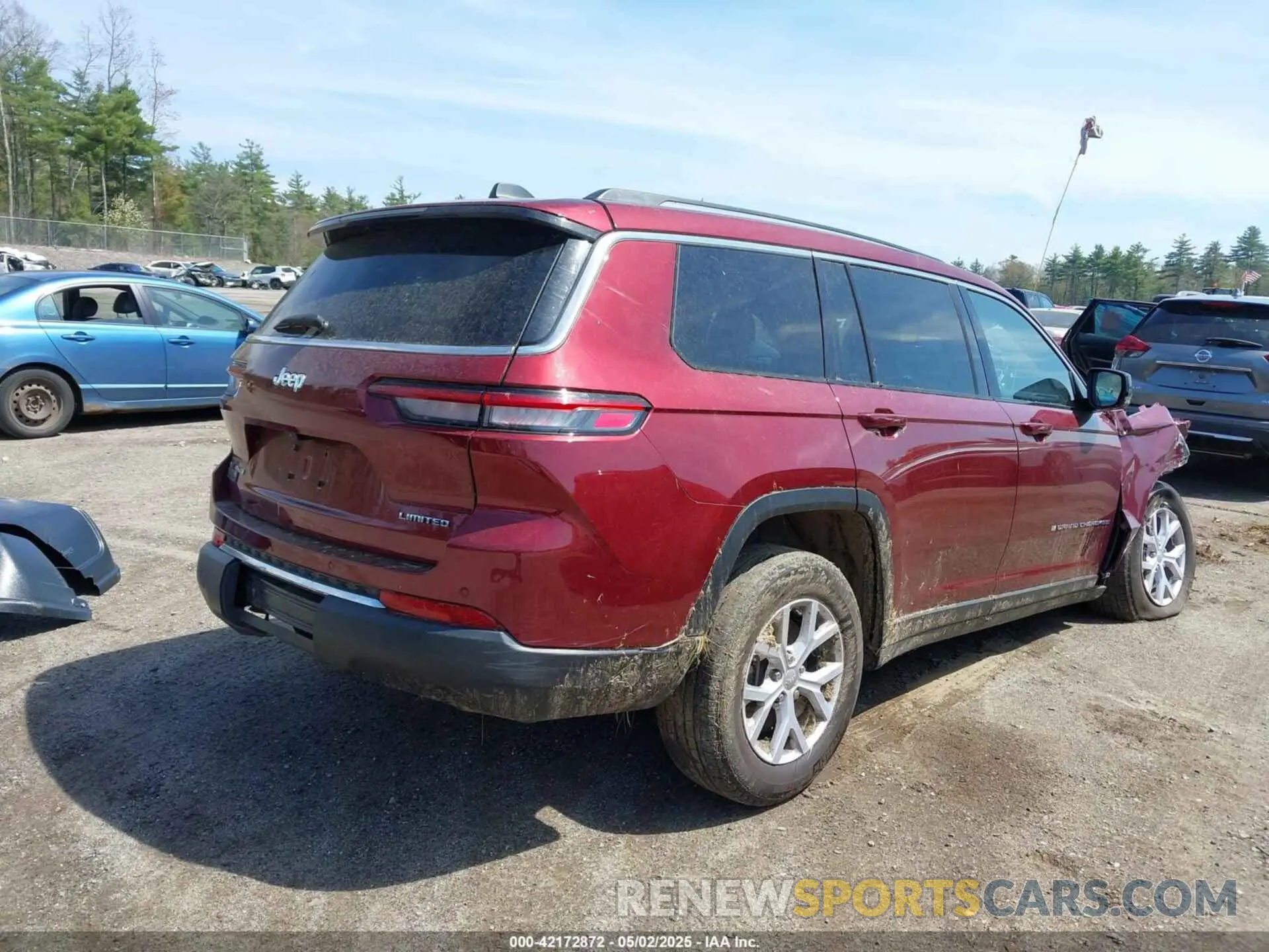 4 Photograph of a damaged car 1C4RJKBG3N8627259 JEEP GRAND CHEROKEE L 2022