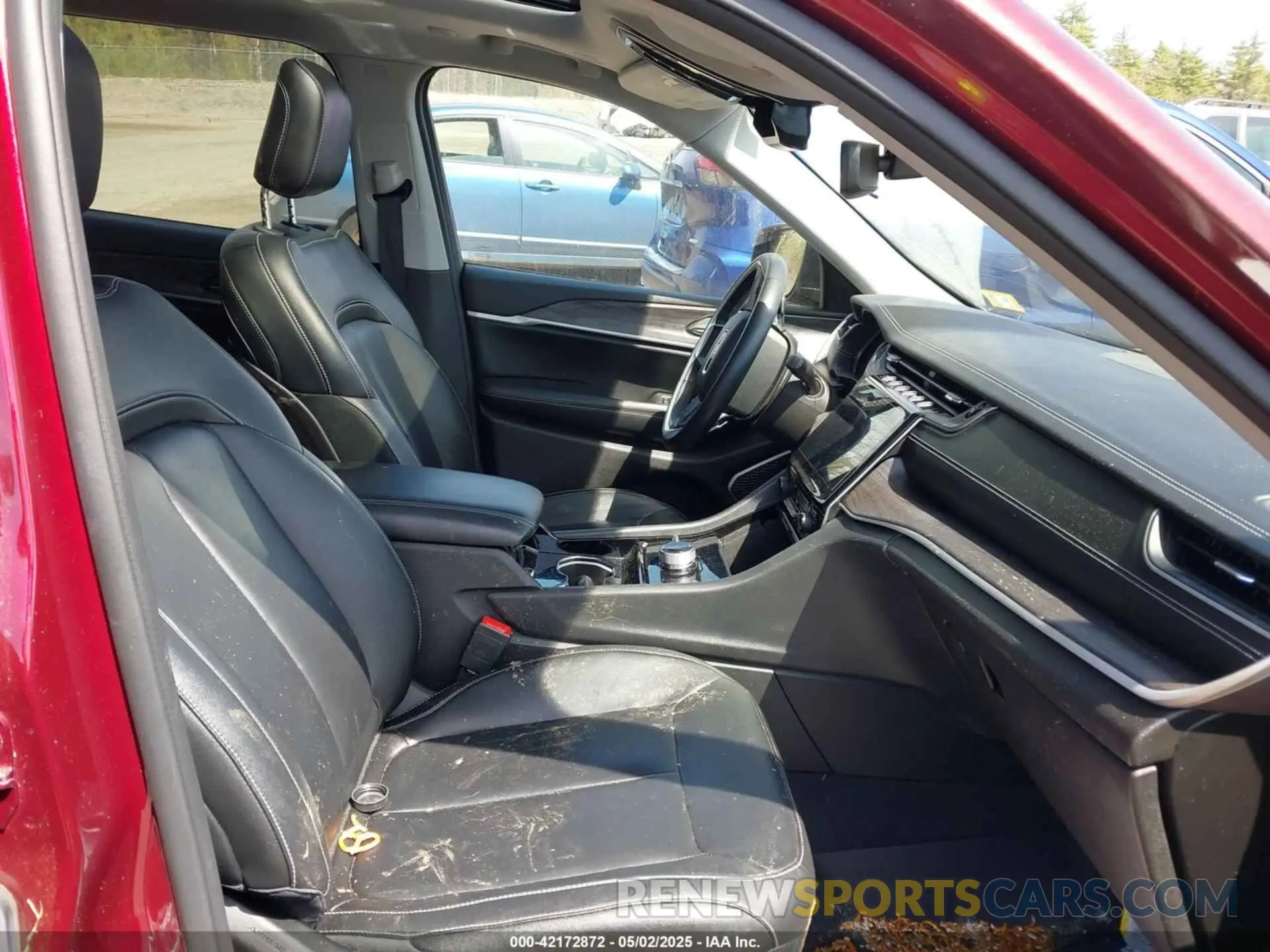 5 Photograph of a damaged car 1C4RJKBG3N8627259 JEEP GRAND CHEROKEE L 2022