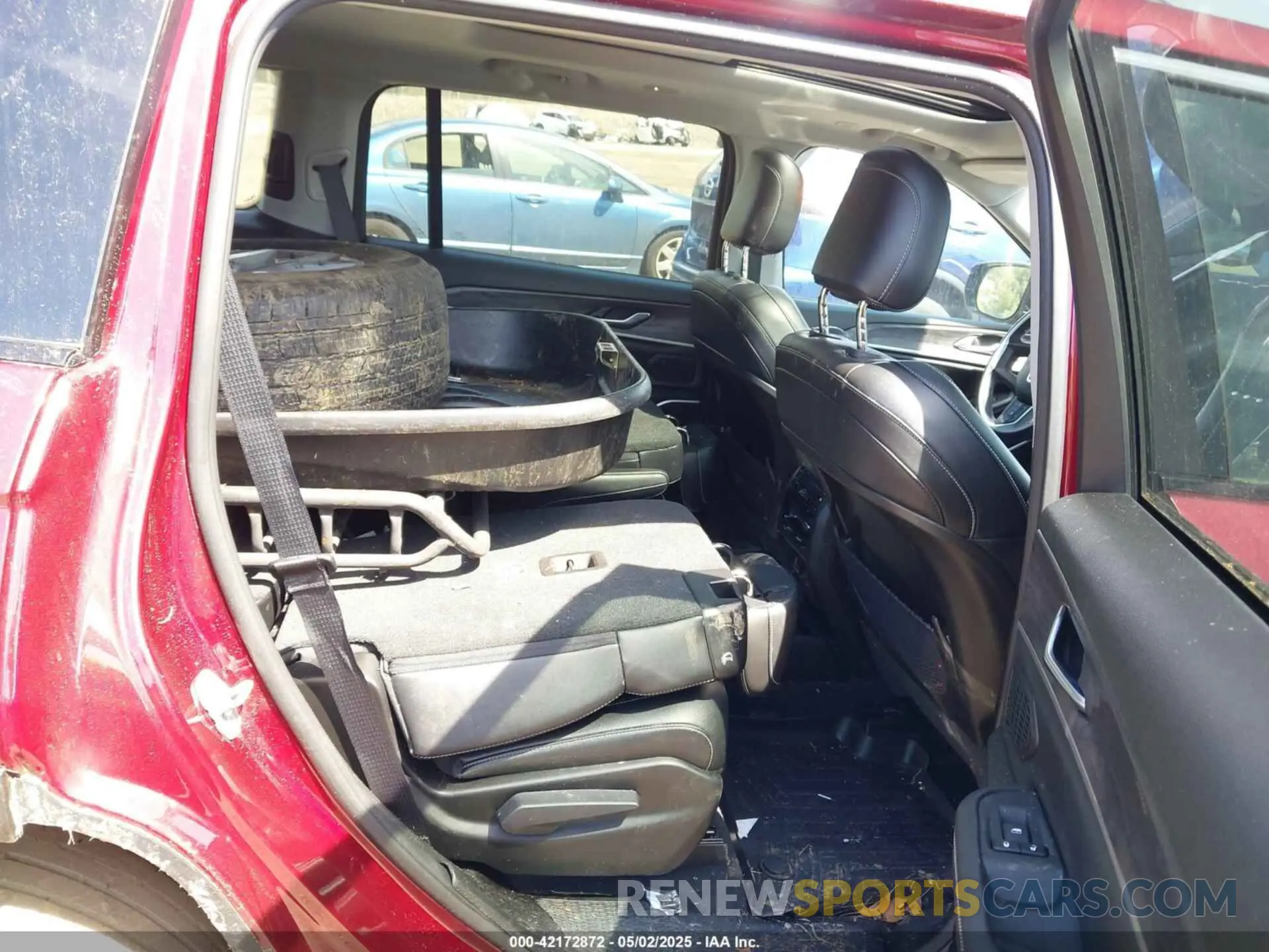 8 Photograph of a damaged car 1C4RJKBG3N8627259 JEEP GRAND CHEROKEE L 2022