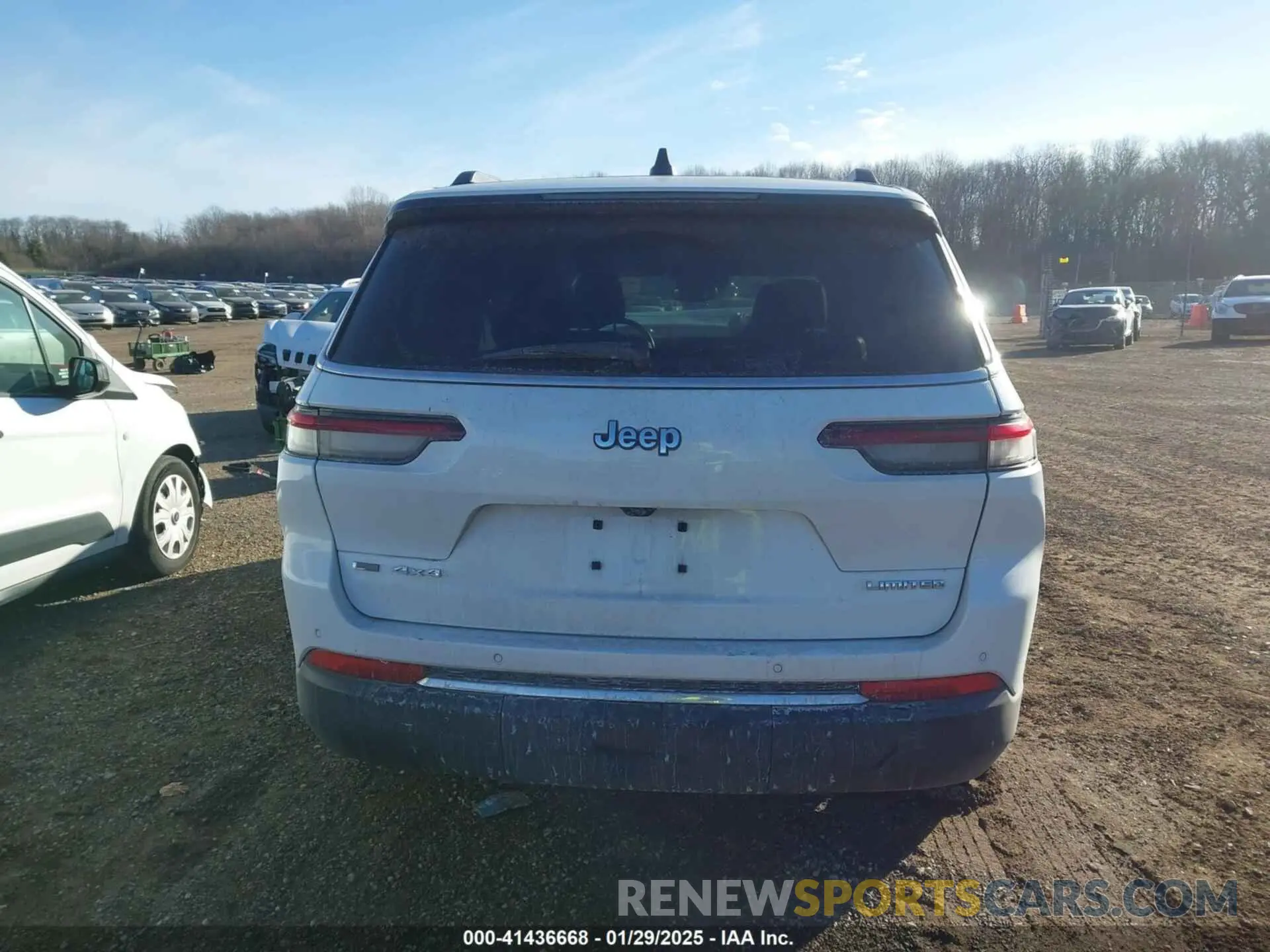 17 Photograph of a damaged car 1C4RJKBG4N8508068 JEEP GRAND CHEROKEE L 2022