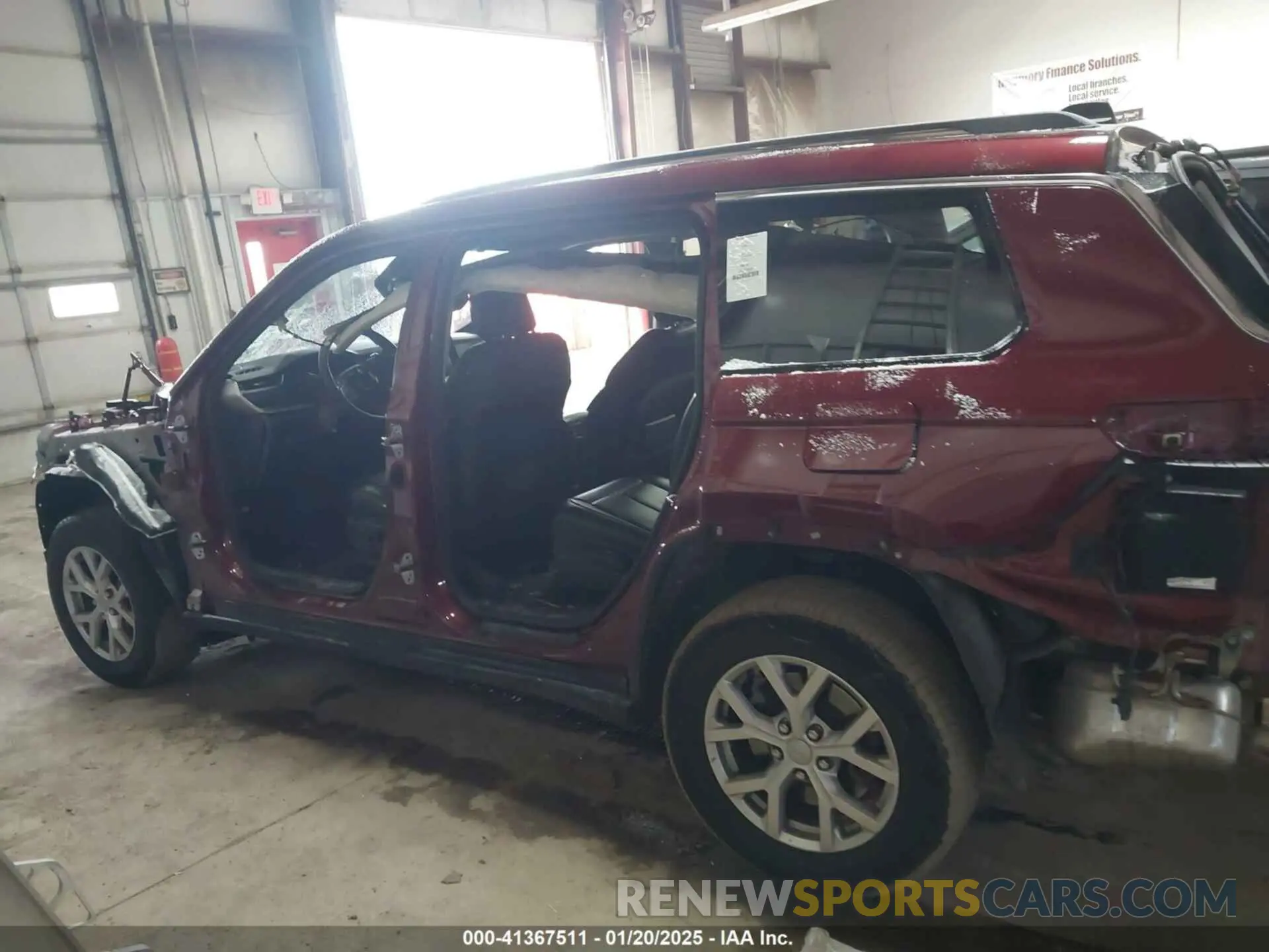 13 Photograph of a damaged car 1C4RJKBG4N8588696 JEEP GRAND CHEROKEE L 2022