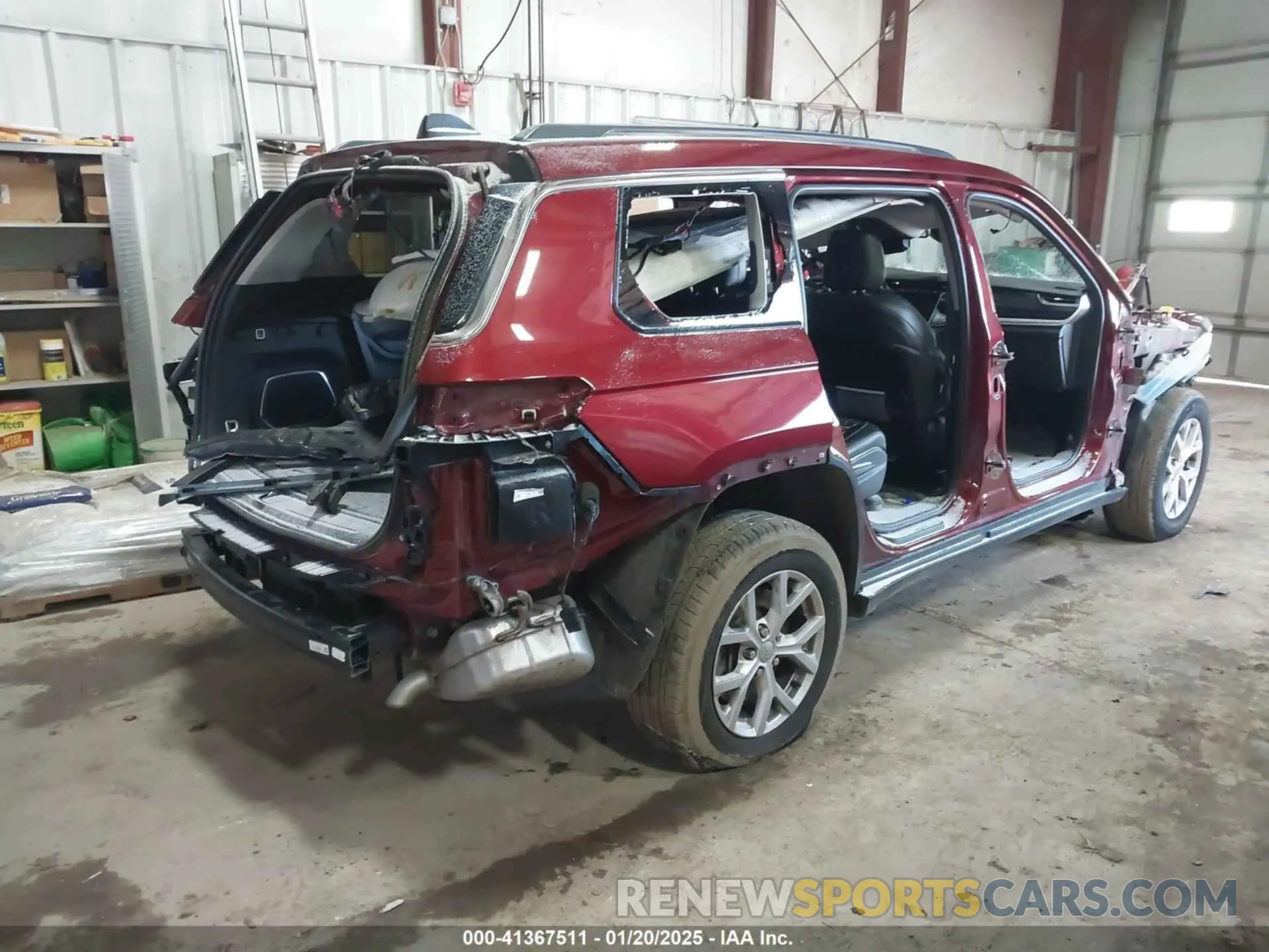 4 Photograph of a damaged car 1C4RJKBG4N8588696 JEEP GRAND CHEROKEE L 2022
