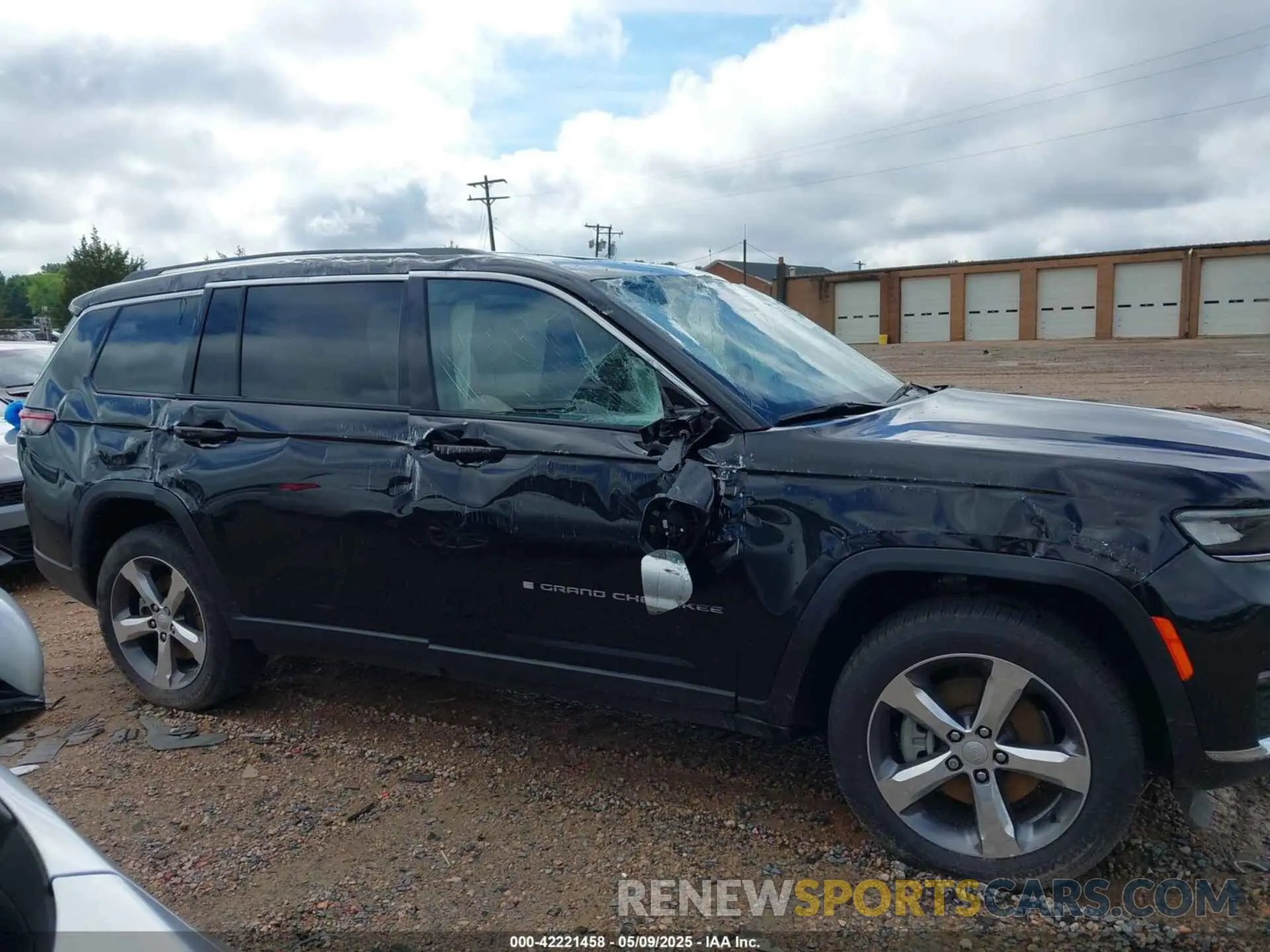 13 Photograph of a damaged car 1C4RJKBG5N8514591 JEEP GRAND CHEROKEE L 2022