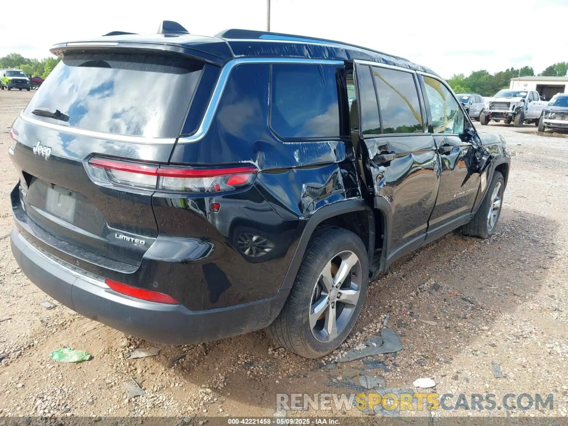 4 Photograph of a damaged car 1C4RJKBG5N8514591 JEEP GRAND CHEROKEE L 2022