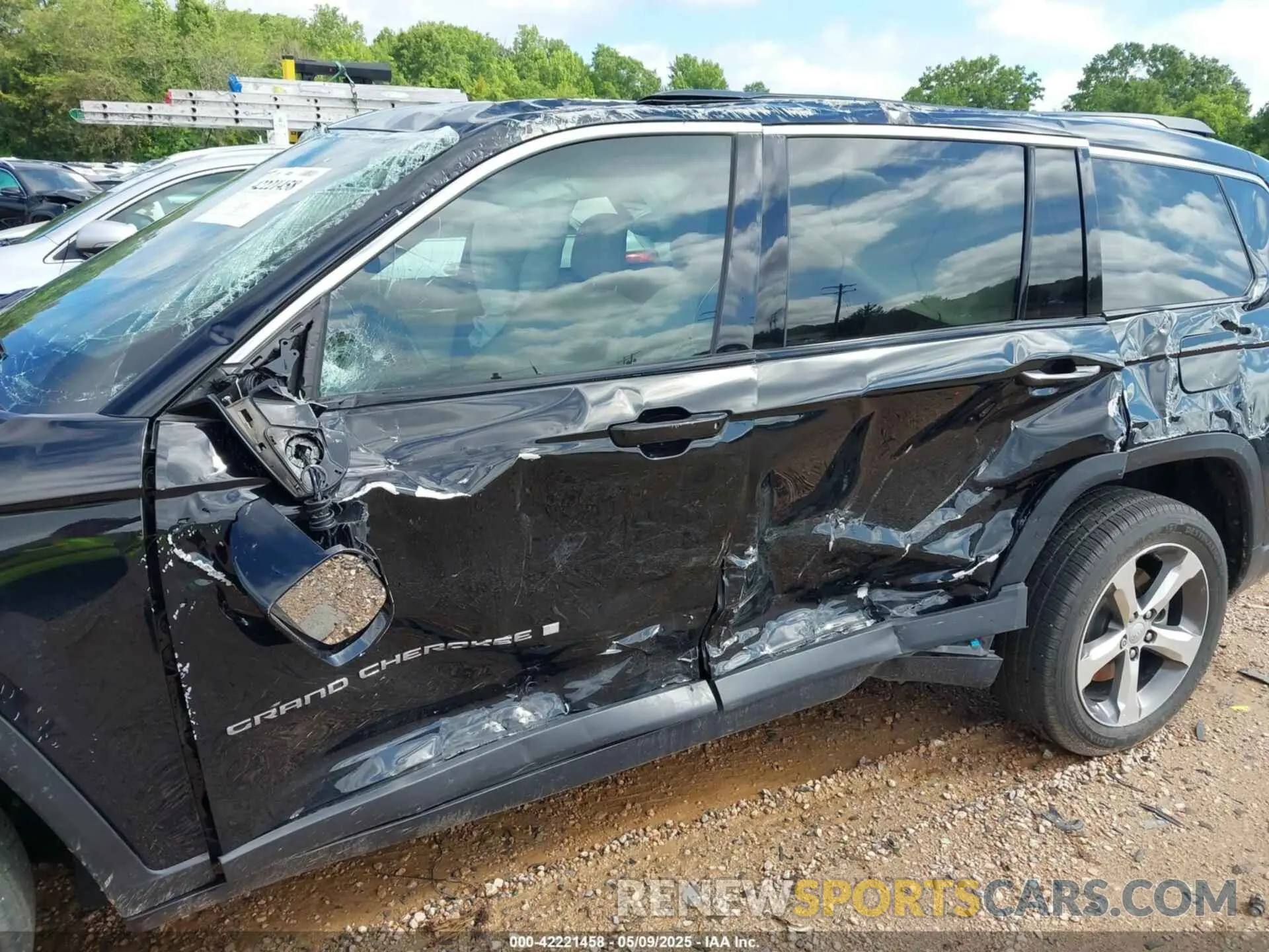 6 Photograph of a damaged car 1C4RJKBG5N8514591 JEEP GRAND CHEROKEE L 2022