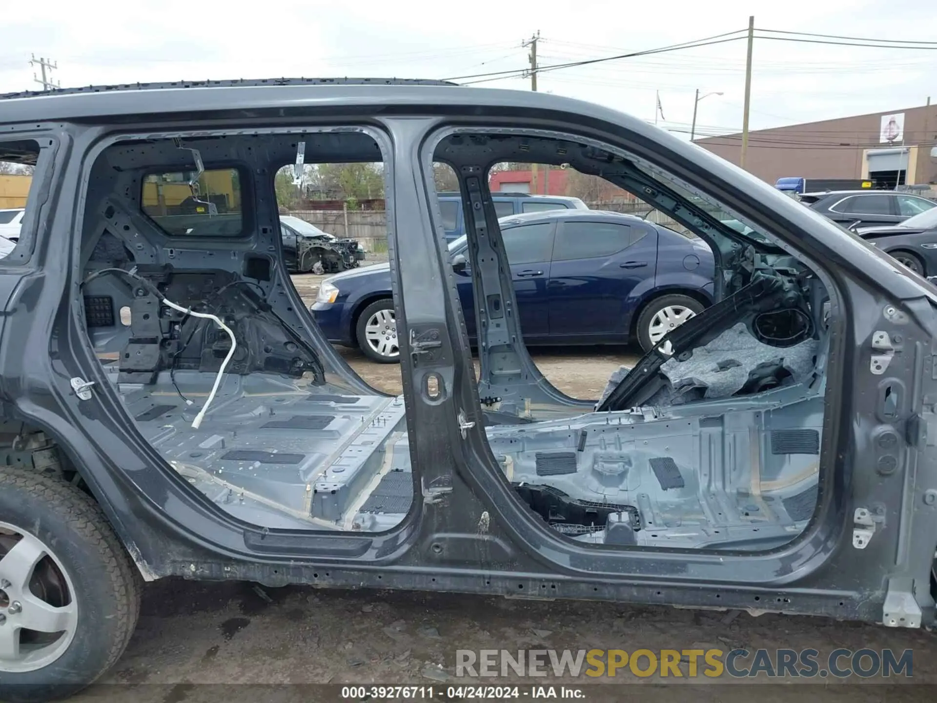 12 Photograph of a damaged car 1C4RJKBG5N8519497 JEEP GRAND CHEROKEE L 2022