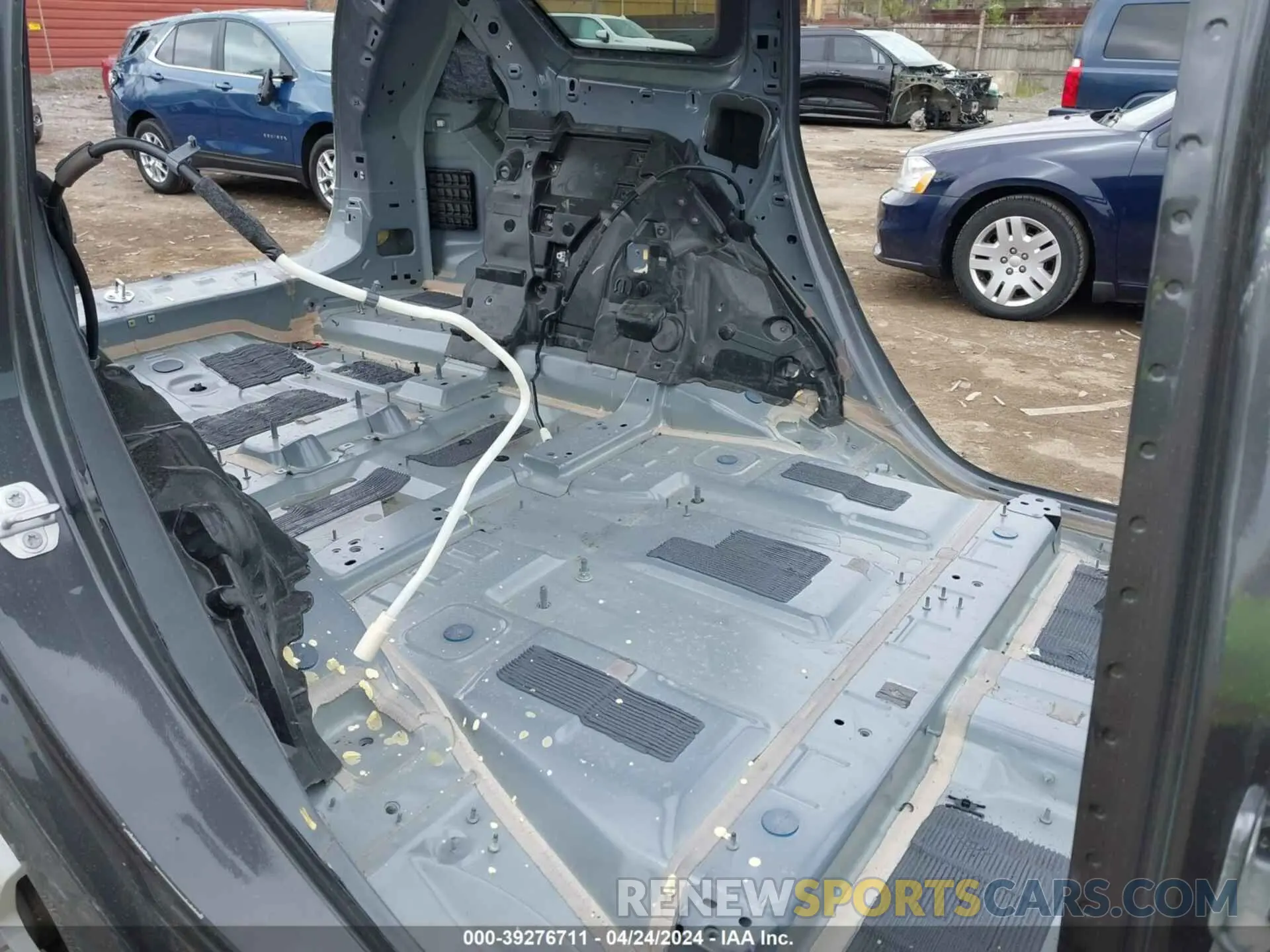 8 Photograph of a damaged car 1C4RJKBG5N8519497 JEEP GRAND CHEROKEE L 2022
