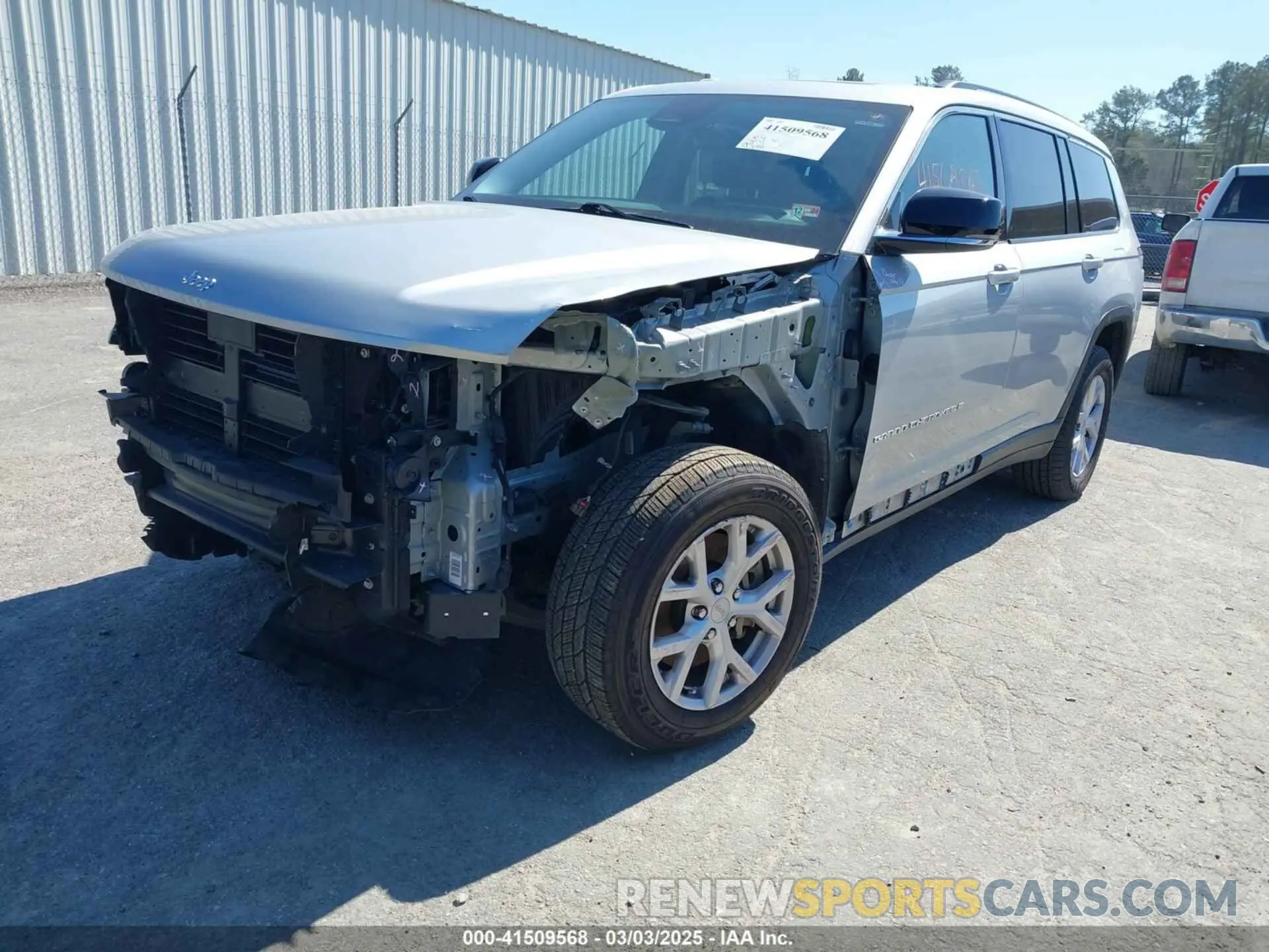2 Photograph of a damaged car 1C4RJKBG5N8556517 JEEP GRAND CHEROKEE L 2022
