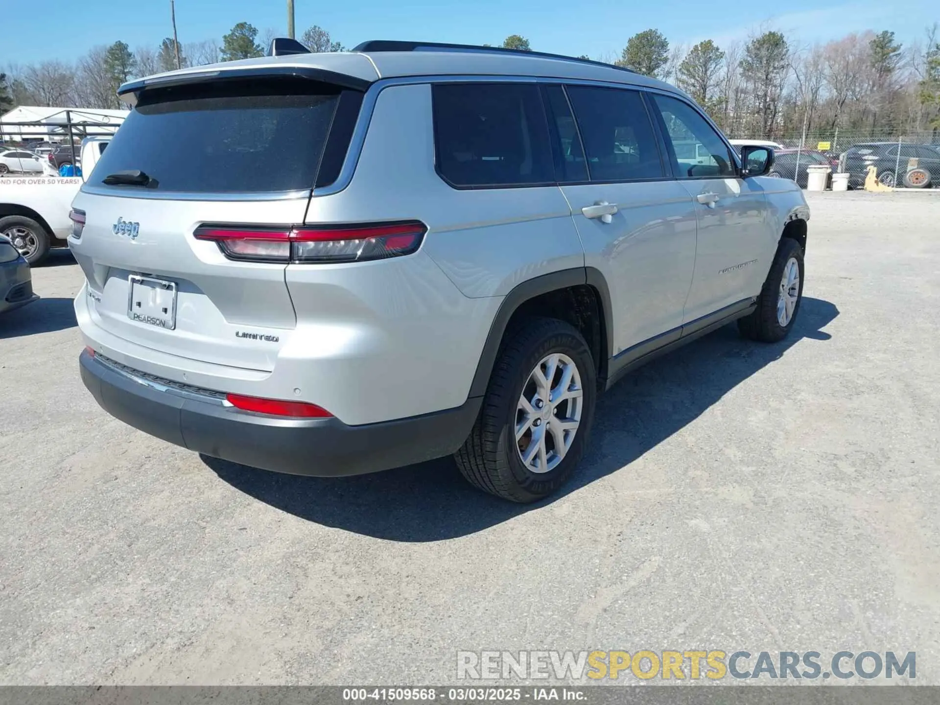 4 Photograph of a damaged car 1C4RJKBG5N8556517 JEEP GRAND CHEROKEE L 2022