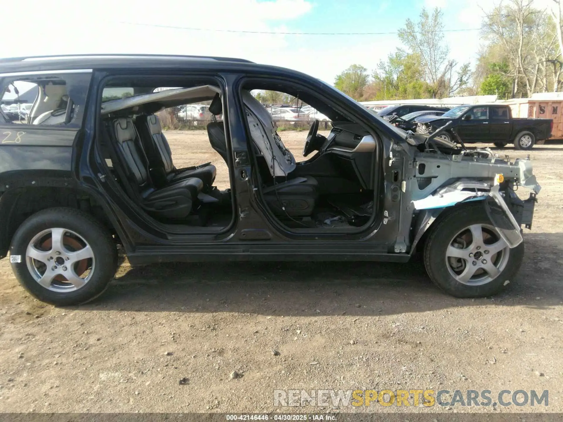 12 Photograph of a damaged car 1C4RJKBG6N8618328 JEEP GRAND CHEROKEE L 2022