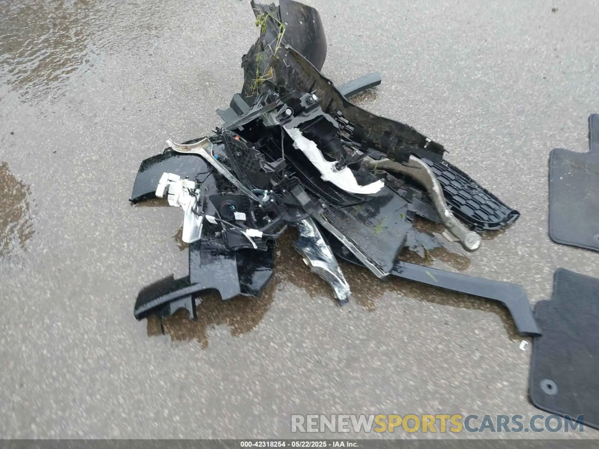 12 Photograph of a damaged car 1C4RJKBG7N8598350 JEEP GRAND CHEROKEE L 2022