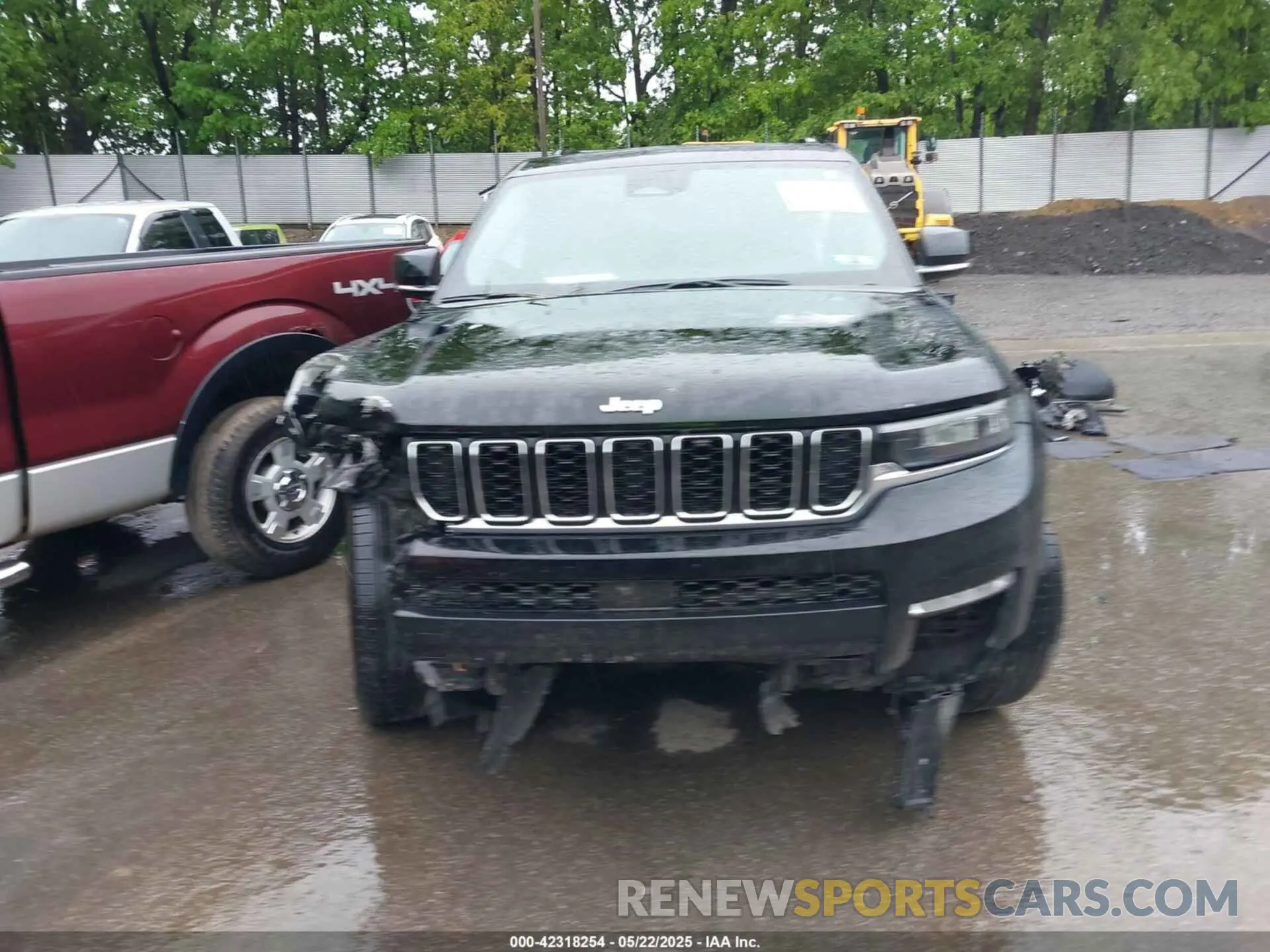 13 Photograph of a damaged car 1C4RJKBG7N8598350 JEEP GRAND CHEROKEE L 2022