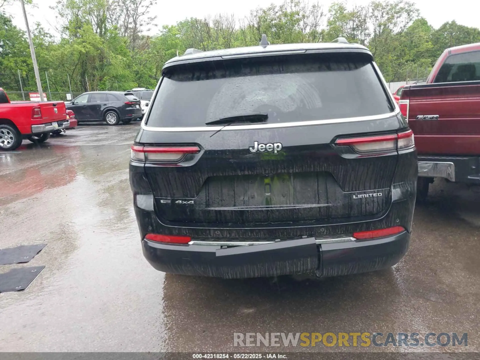 17 Photograph of a damaged car 1C4RJKBG7N8598350 JEEP GRAND CHEROKEE L 2022