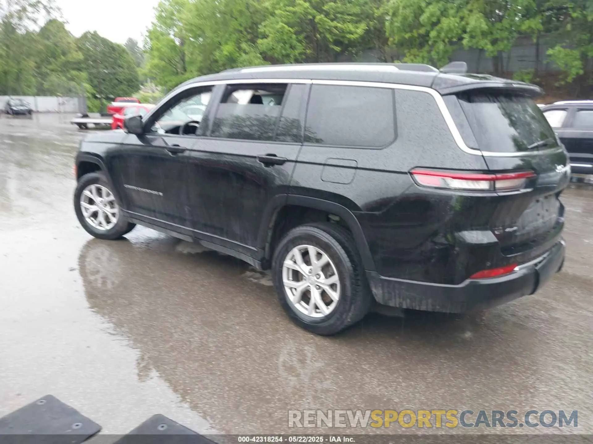 3 Photograph of a damaged car 1C4RJKBG7N8598350 JEEP GRAND CHEROKEE L 2022