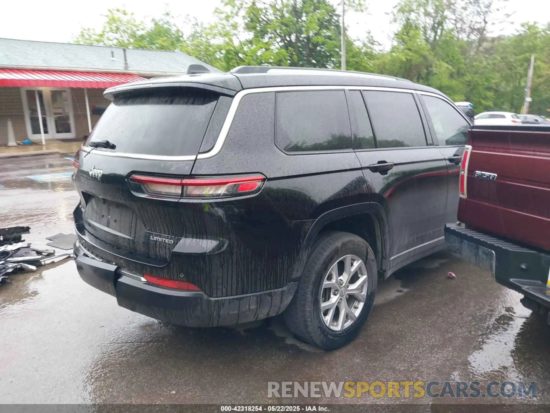 4 Photograph of a damaged car 1C4RJKBG7N8598350 JEEP GRAND CHEROKEE L 2022