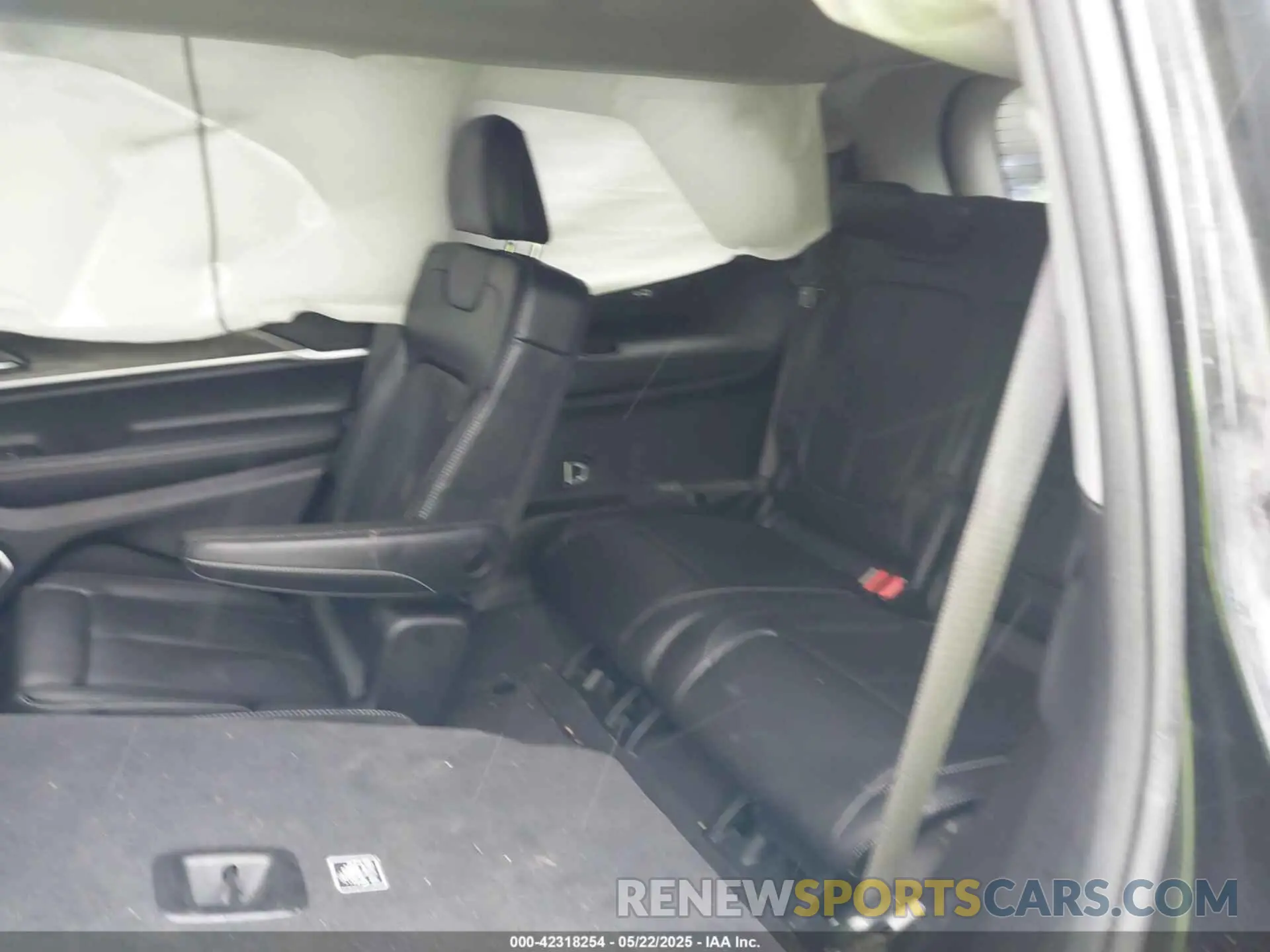 8 Photograph of a damaged car 1C4RJKBG7N8598350 JEEP GRAND CHEROKEE L 2022