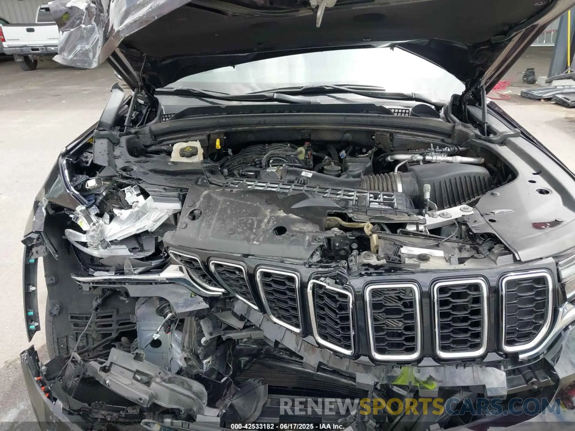 10 Photograph of a damaged car 1C4RJKBG7N8622257 JEEP GRAND CHEROKEE L 2022
