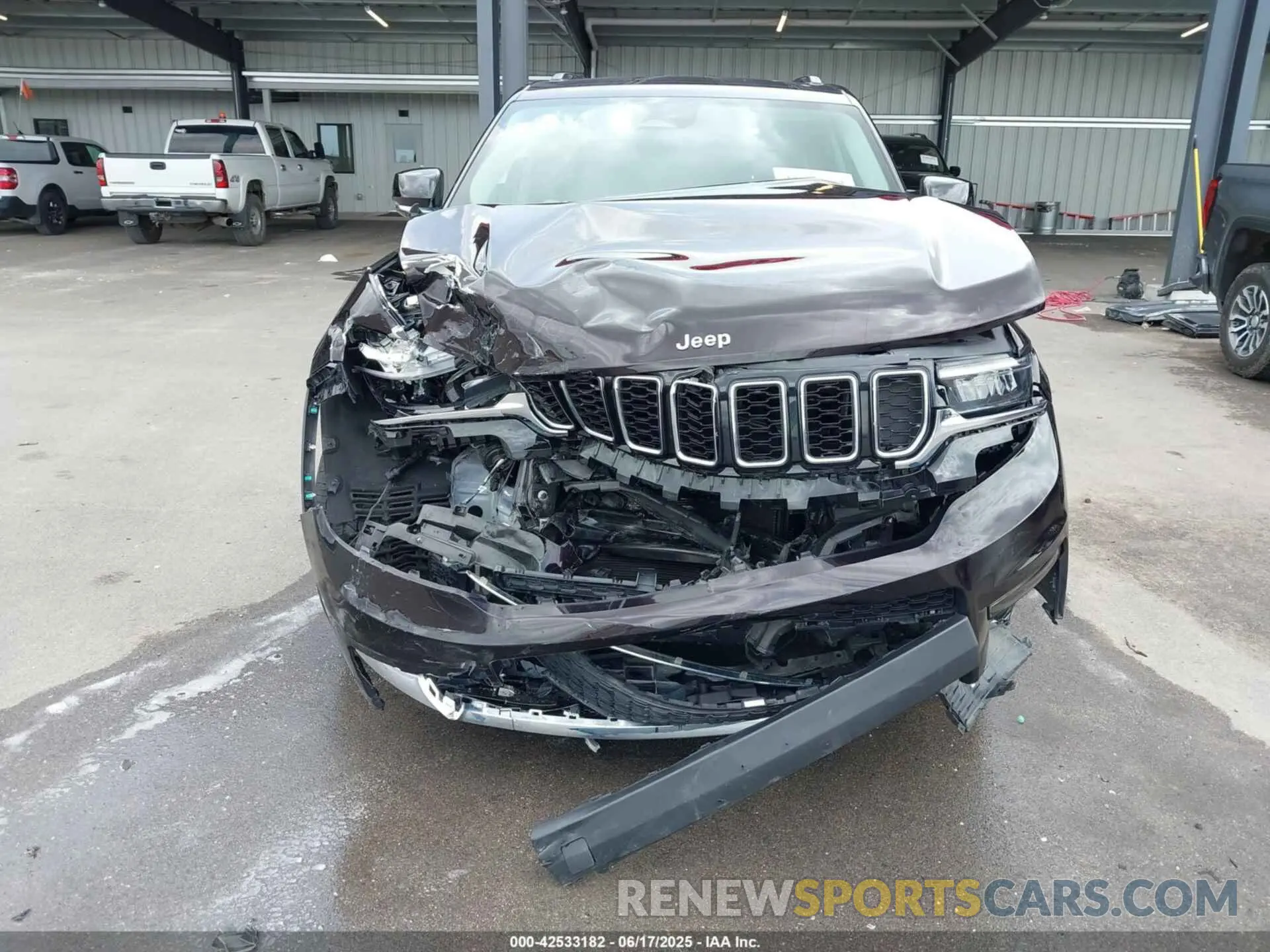 12 Photograph of a damaged car 1C4RJKBG7N8622257 JEEP GRAND CHEROKEE L 2022