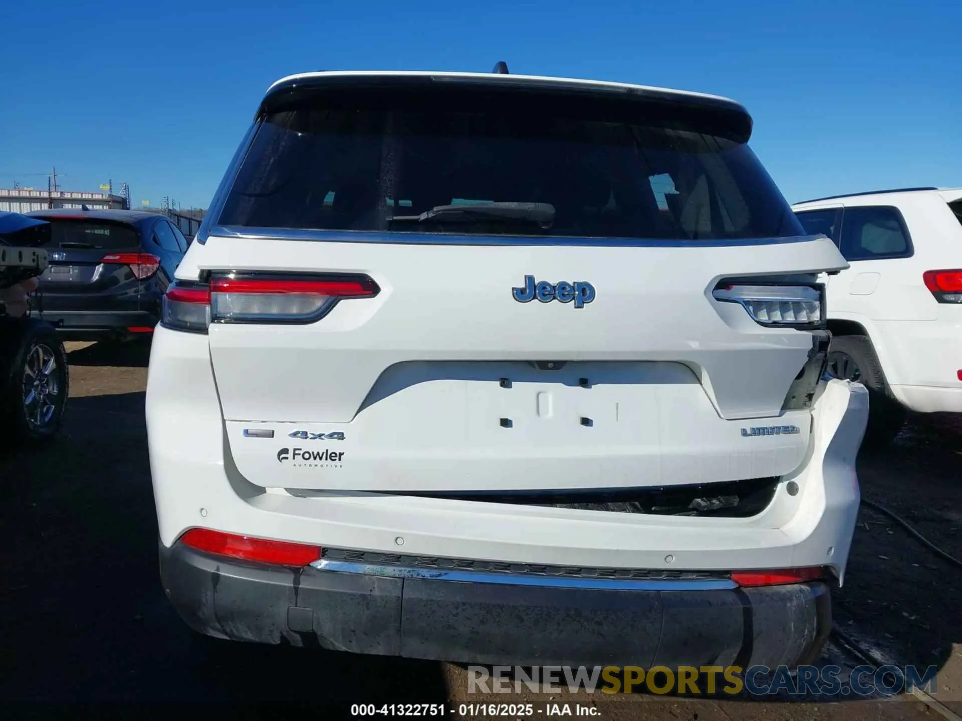 17 Photograph of a damaged car 1C4RJKBG7N8622646 JEEP GRAND CHEROKEE L 2022