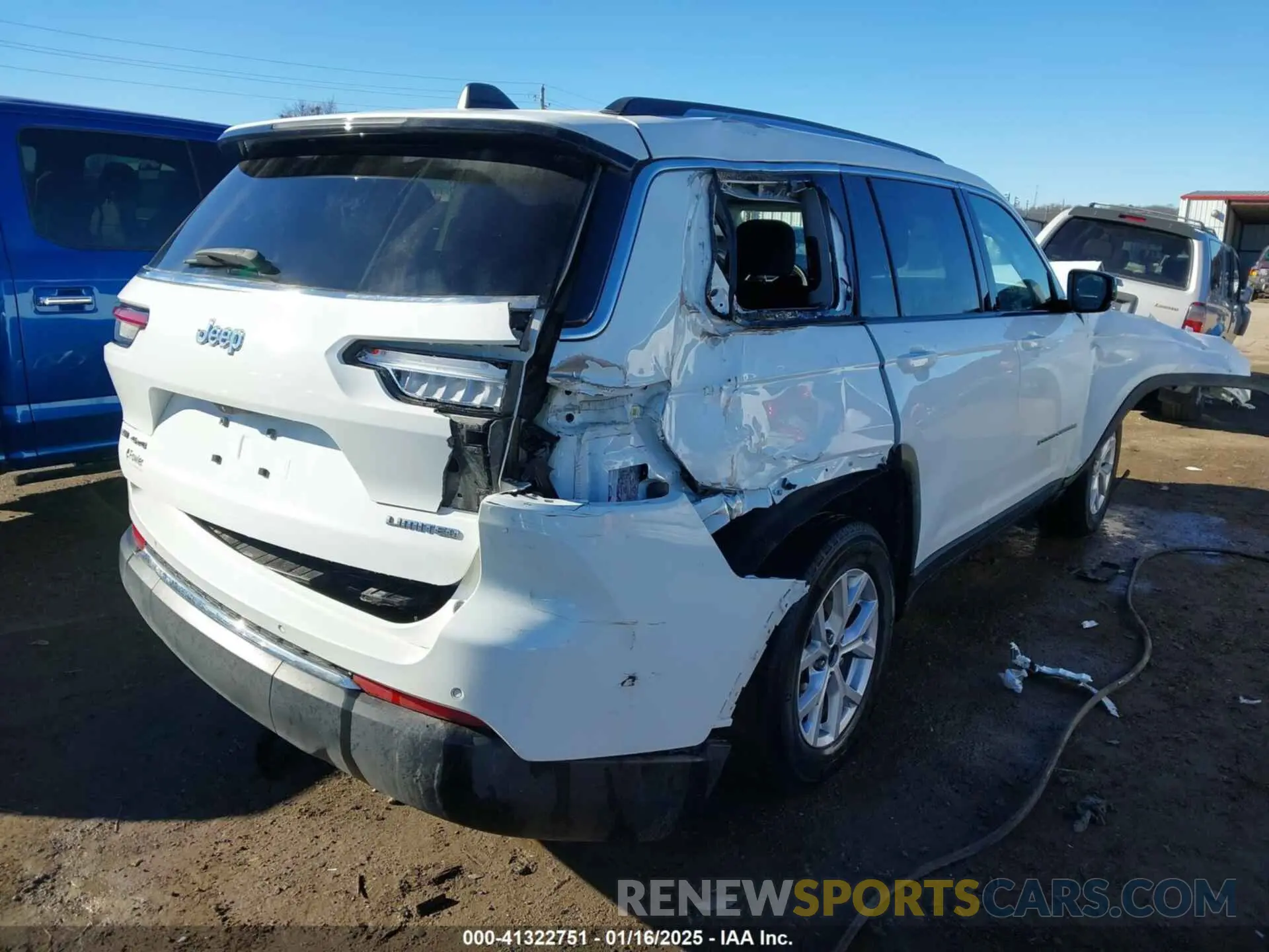 4 Photograph of a damaged car 1C4RJKBG7N8622646 JEEP GRAND CHEROKEE L 2022