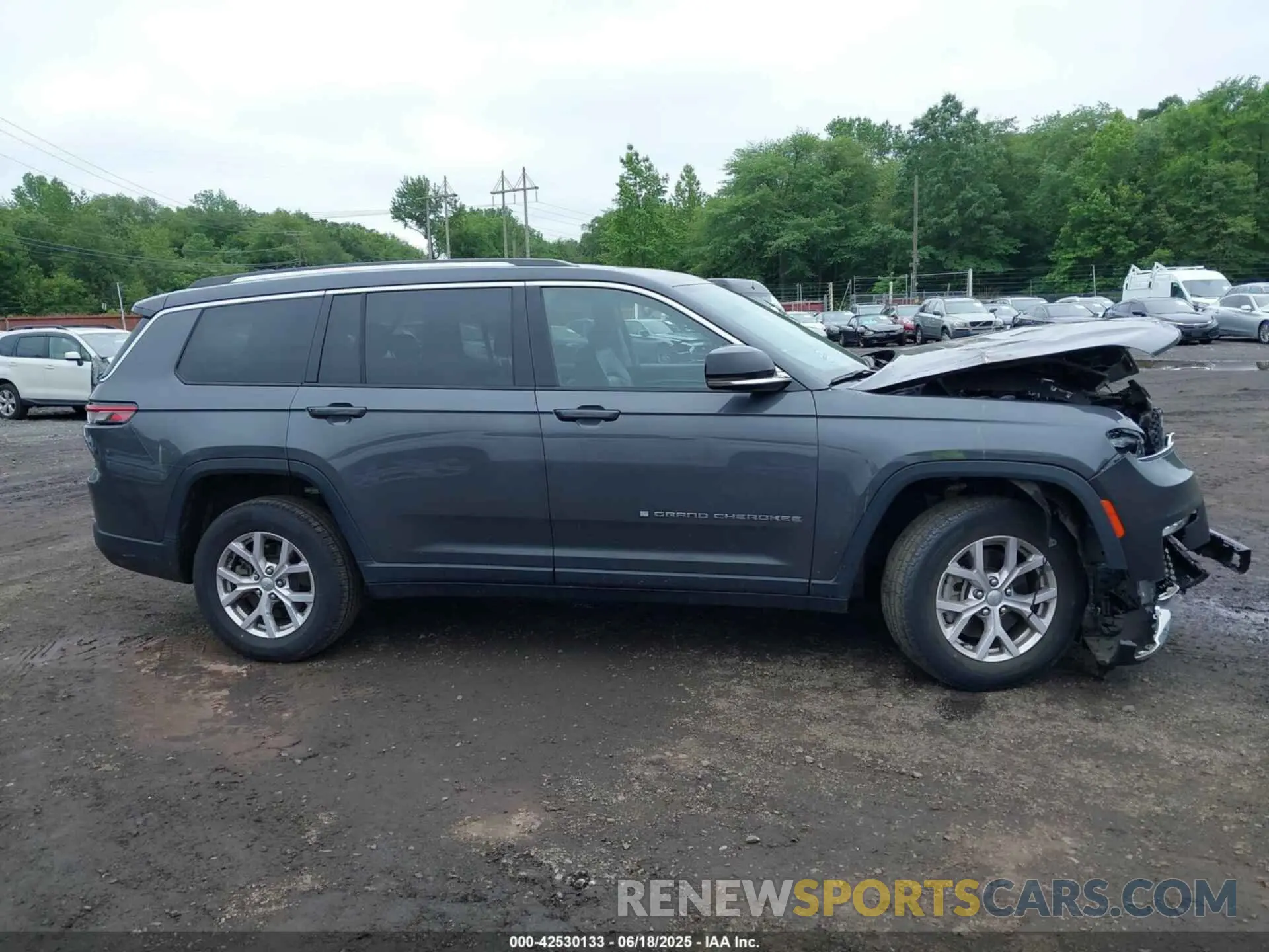 13 Photograph of a damaged car 1C4RJKBG8N8532261 JEEP GRAND CHEROKEE L 2022