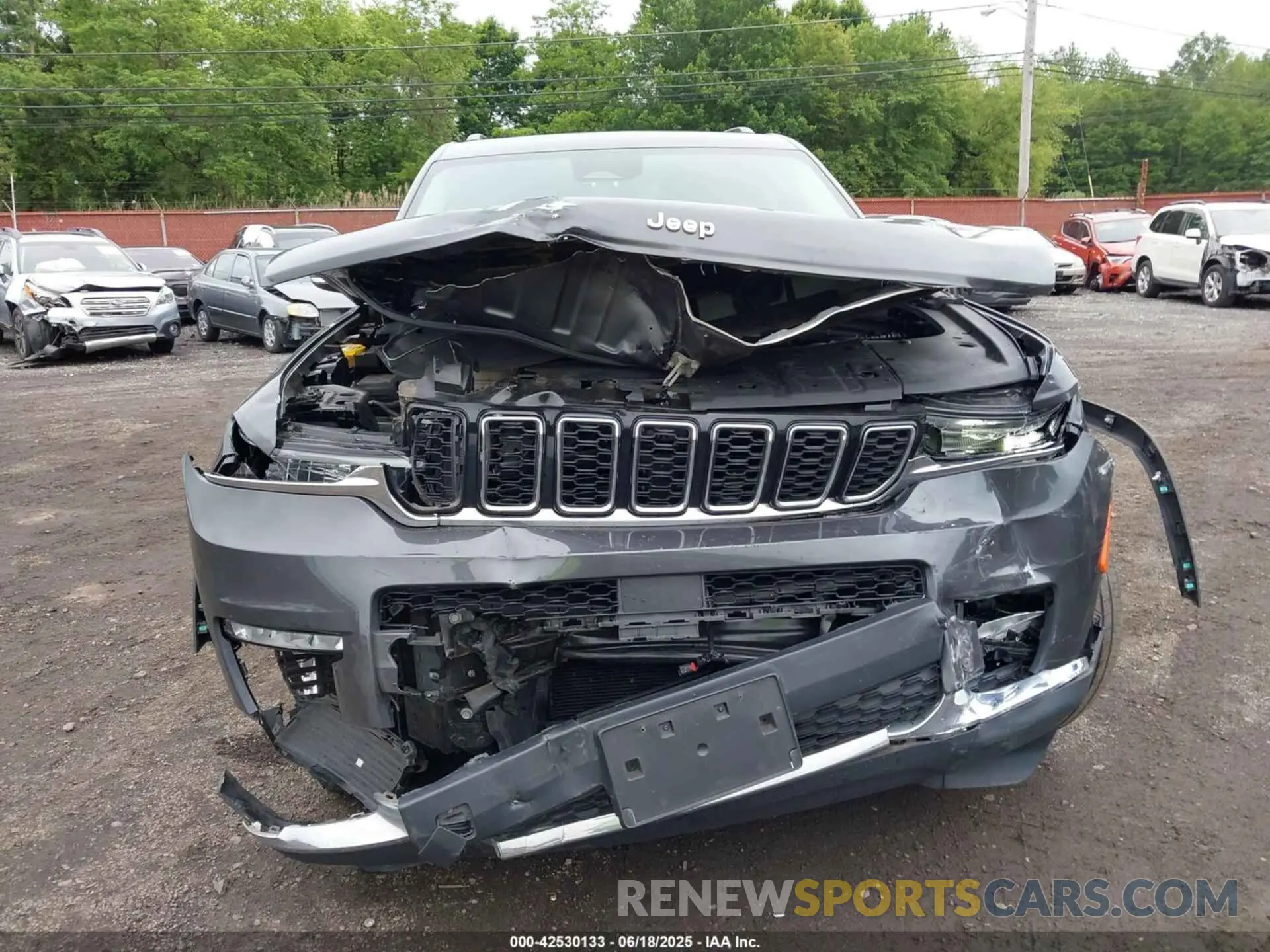 17 Photograph of a damaged car 1C4RJKBG8N8532261 JEEP GRAND CHEROKEE L 2022