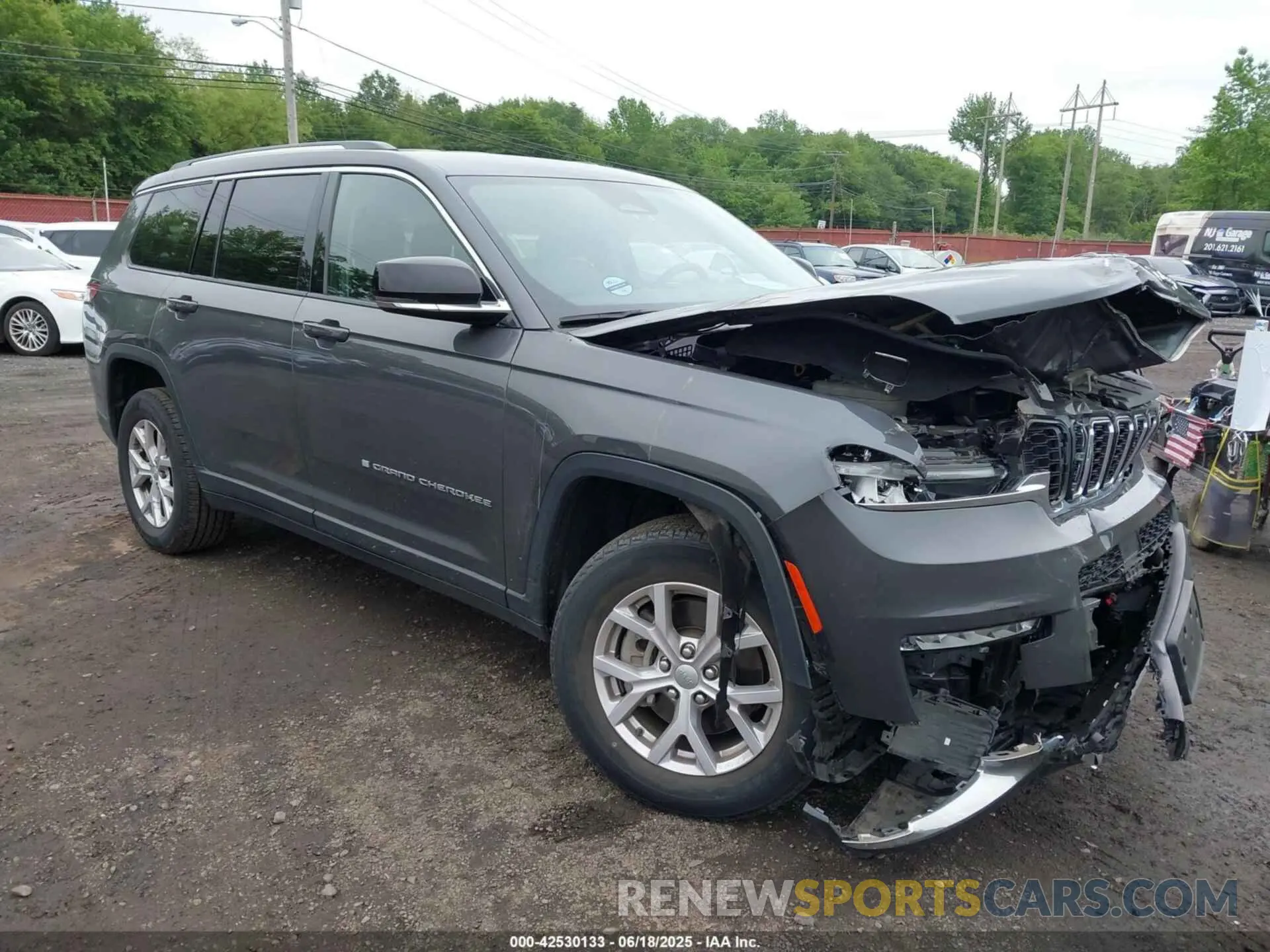 18 Photograph of a damaged car 1C4RJKBG8N8532261 JEEP GRAND CHEROKEE L 2022