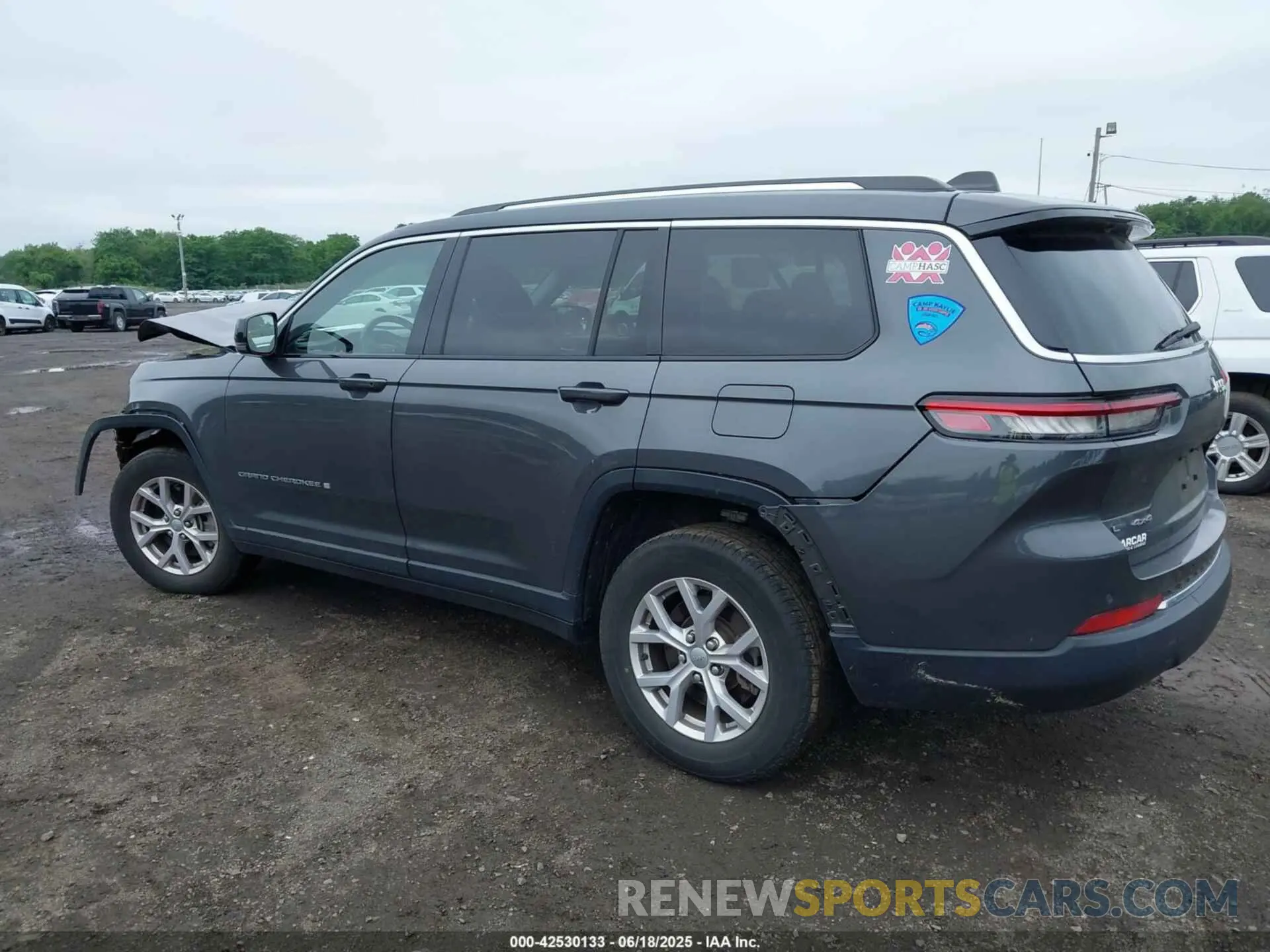 19 Photograph of a damaged car 1C4RJKBG8N8532261 JEEP GRAND CHEROKEE L 2022
