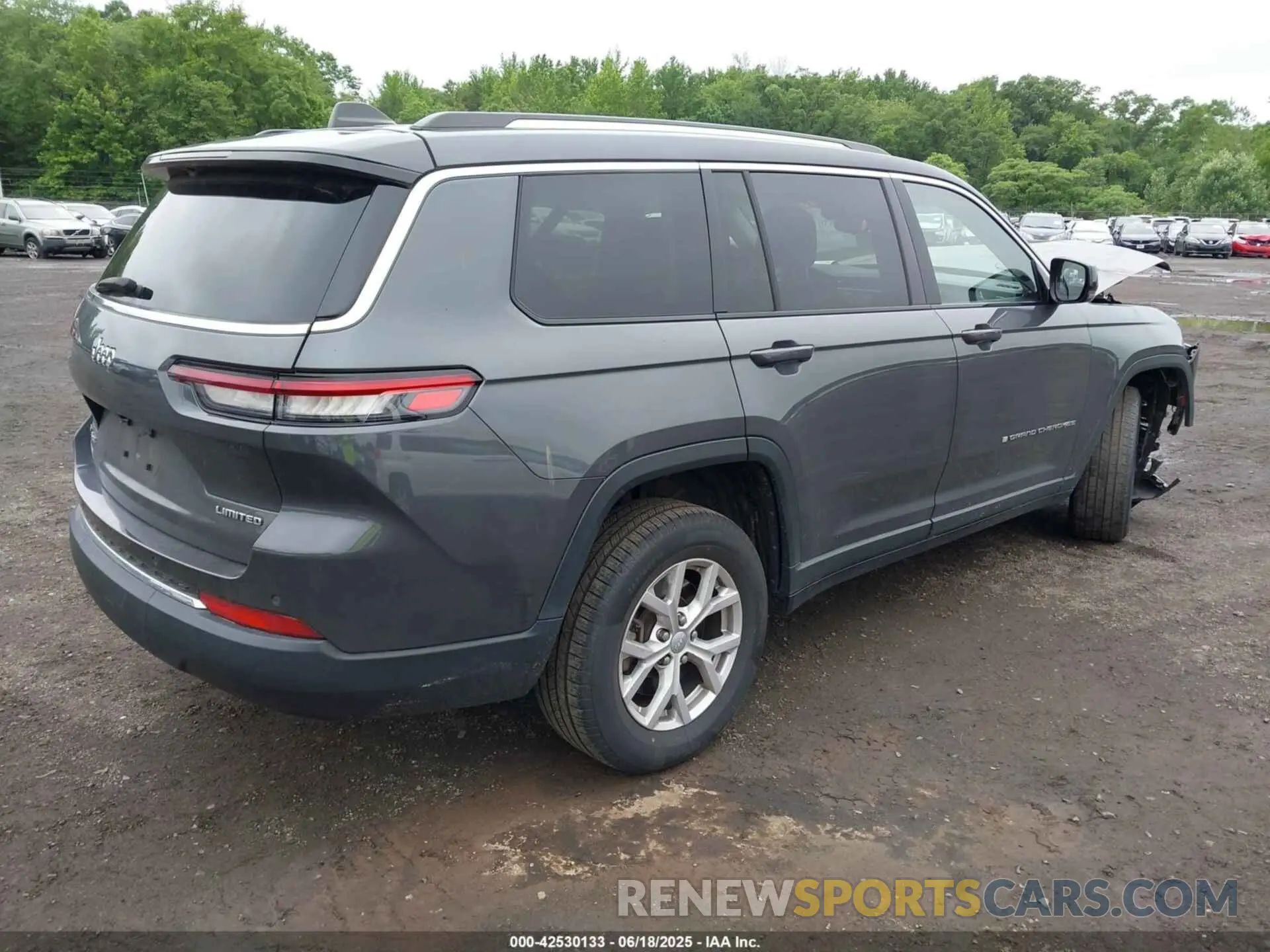 4 Photograph of a damaged car 1C4RJKBG8N8532261 JEEP GRAND CHEROKEE L 2022