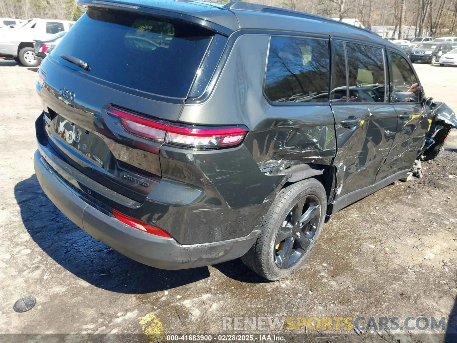 4 Photograph of a damaged car 1C4RJKBG8N8612465 JEEP GRAND CHEROKEE L 2022