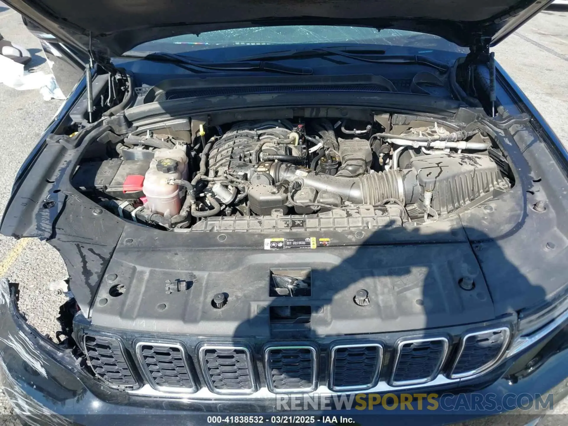 10 Photograph of a damaged car 1C4RJKBG9N8535377 JEEP GRAND CHEROKEE L 2022