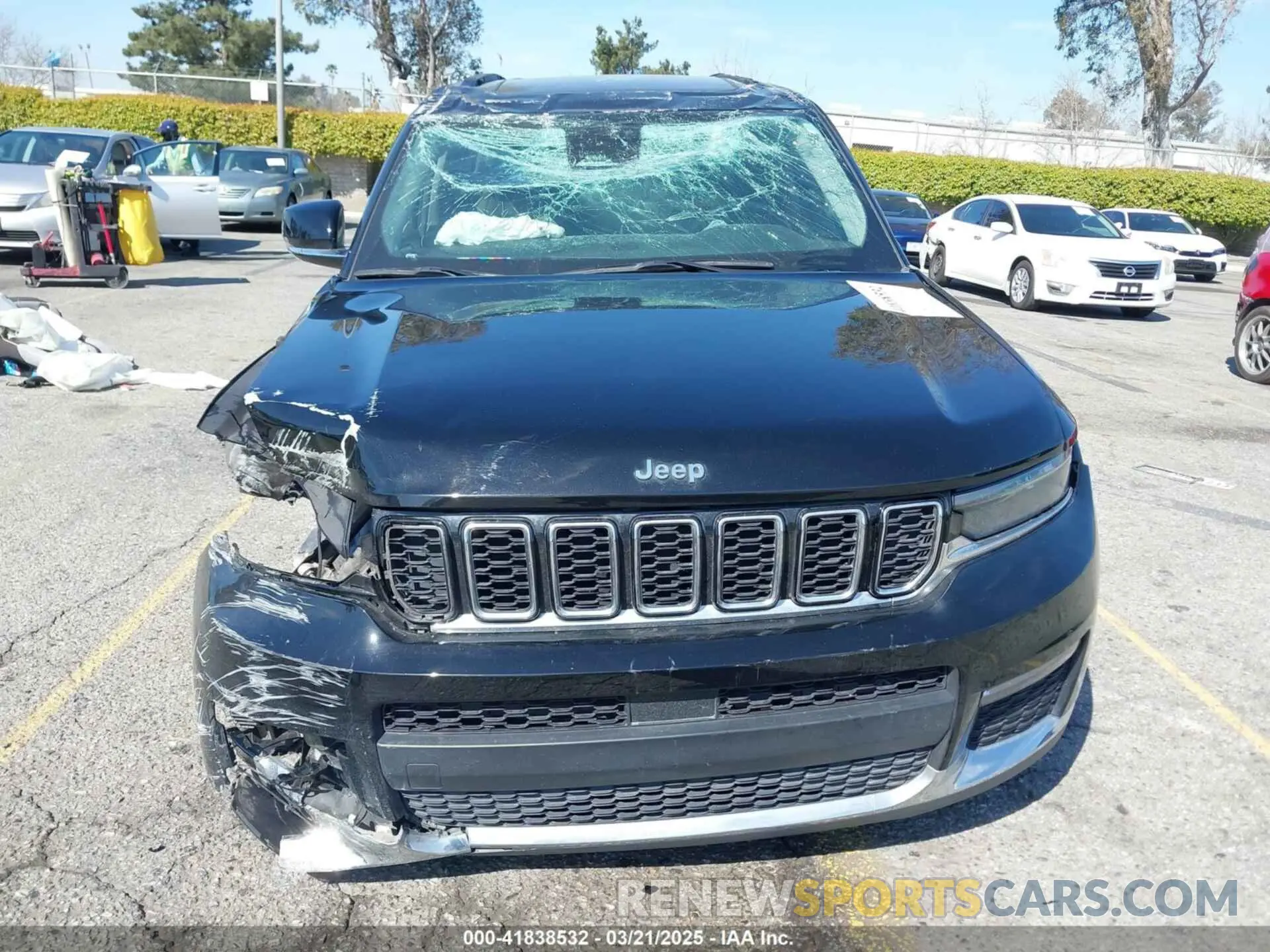 12 Photograph of a damaged car 1C4RJKBG9N8535377 JEEP GRAND CHEROKEE L 2022