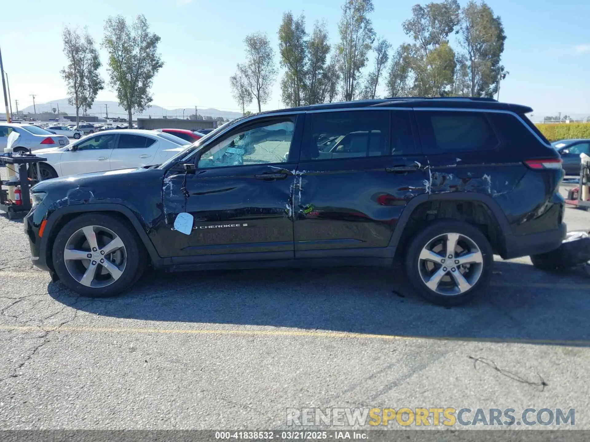14 Photograph of a damaged car 1C4RJKBG9N8535377 JEEP GRAND CHEROKEE L 2022