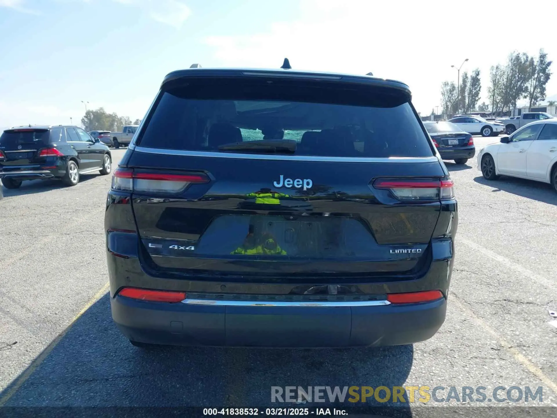 16 Photograph of a damaged car 1C4RJKBG9N8535377 JEEP GRAND CHEROKEE L 2022