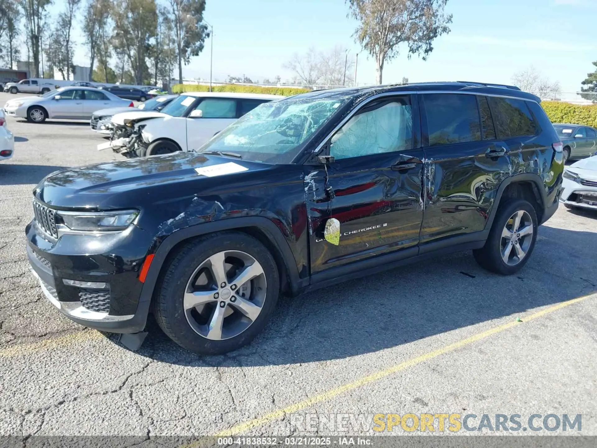 2 Photograph of a damaged car 1C4RJKBG9N8535377 JEEP GRAND CHEROKEE L 2022