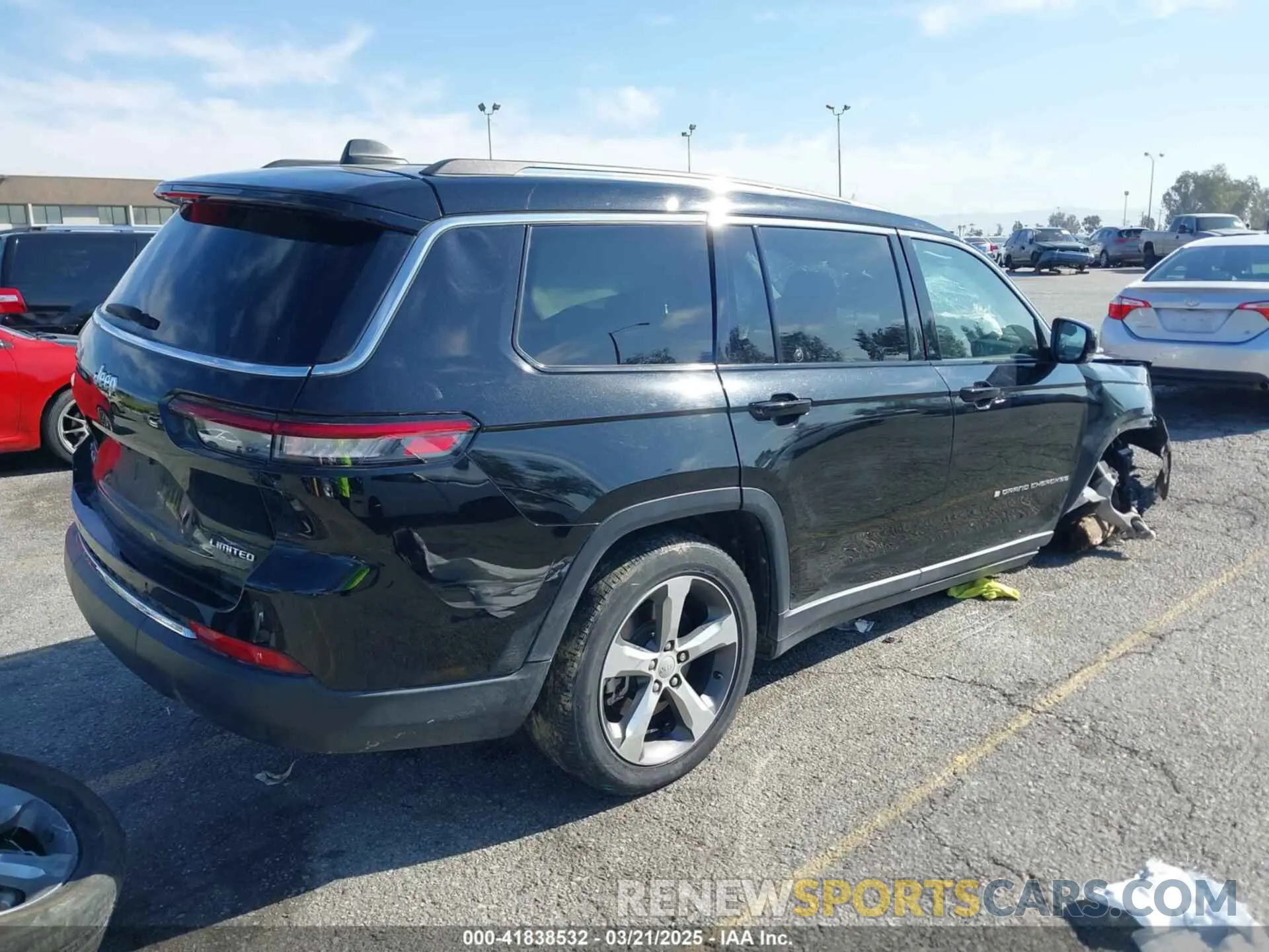 4 Photograph of a damaged car 1C4RJKBG9N8535377 JEEP GRAND CHEROKEE L 2022