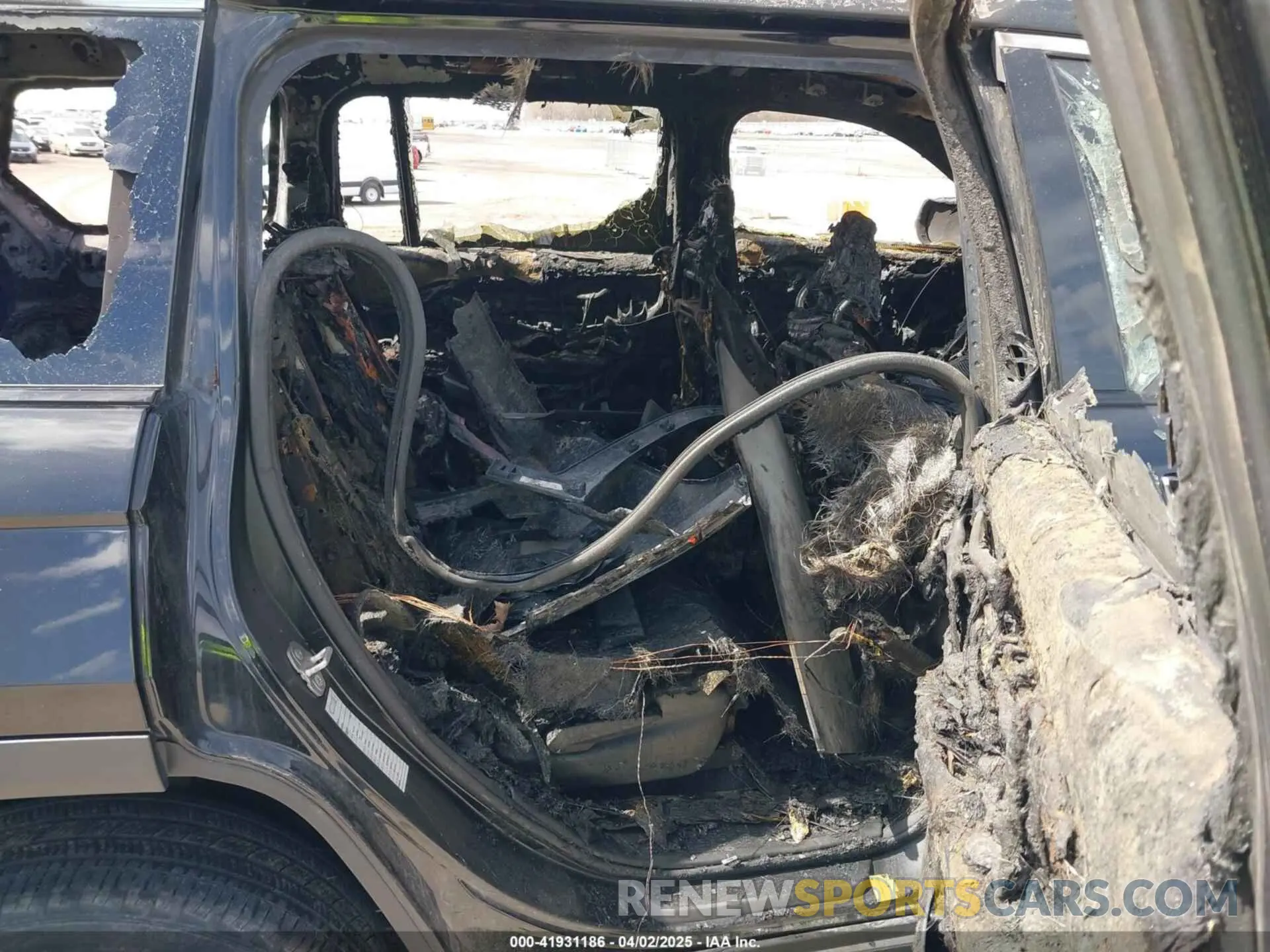8 Photograph of a damaged car 1C4RJKBG9N8598236 JEEP GRAND CHEROKEE L 2022