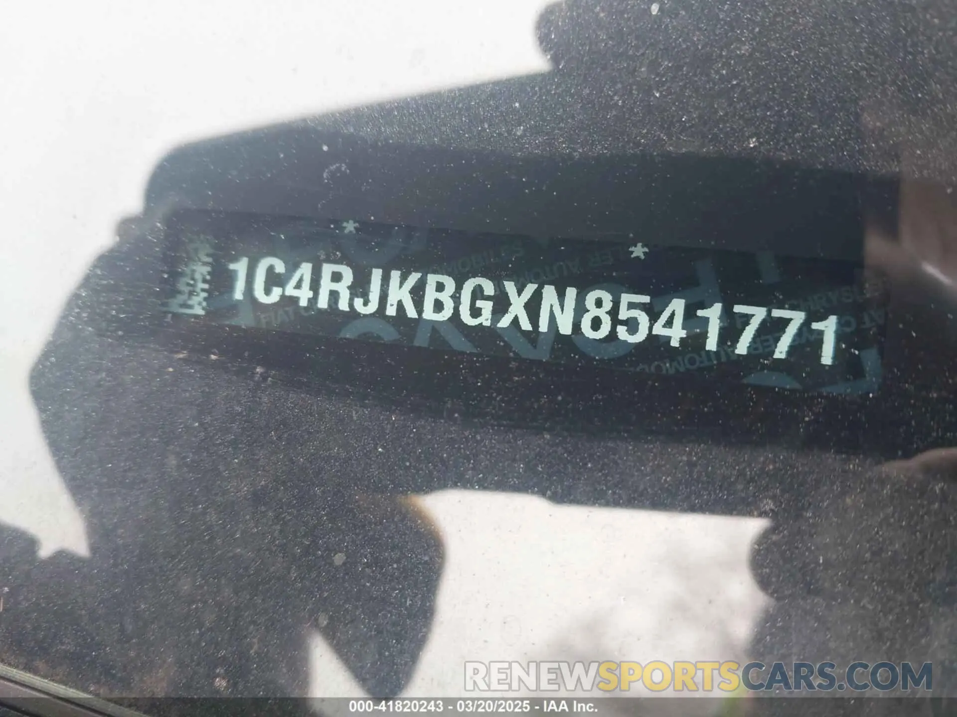 17 Photograph of a damaged car 1C4RJKBGXN8541771 JEEP GRAND CHEROKEE L 2022