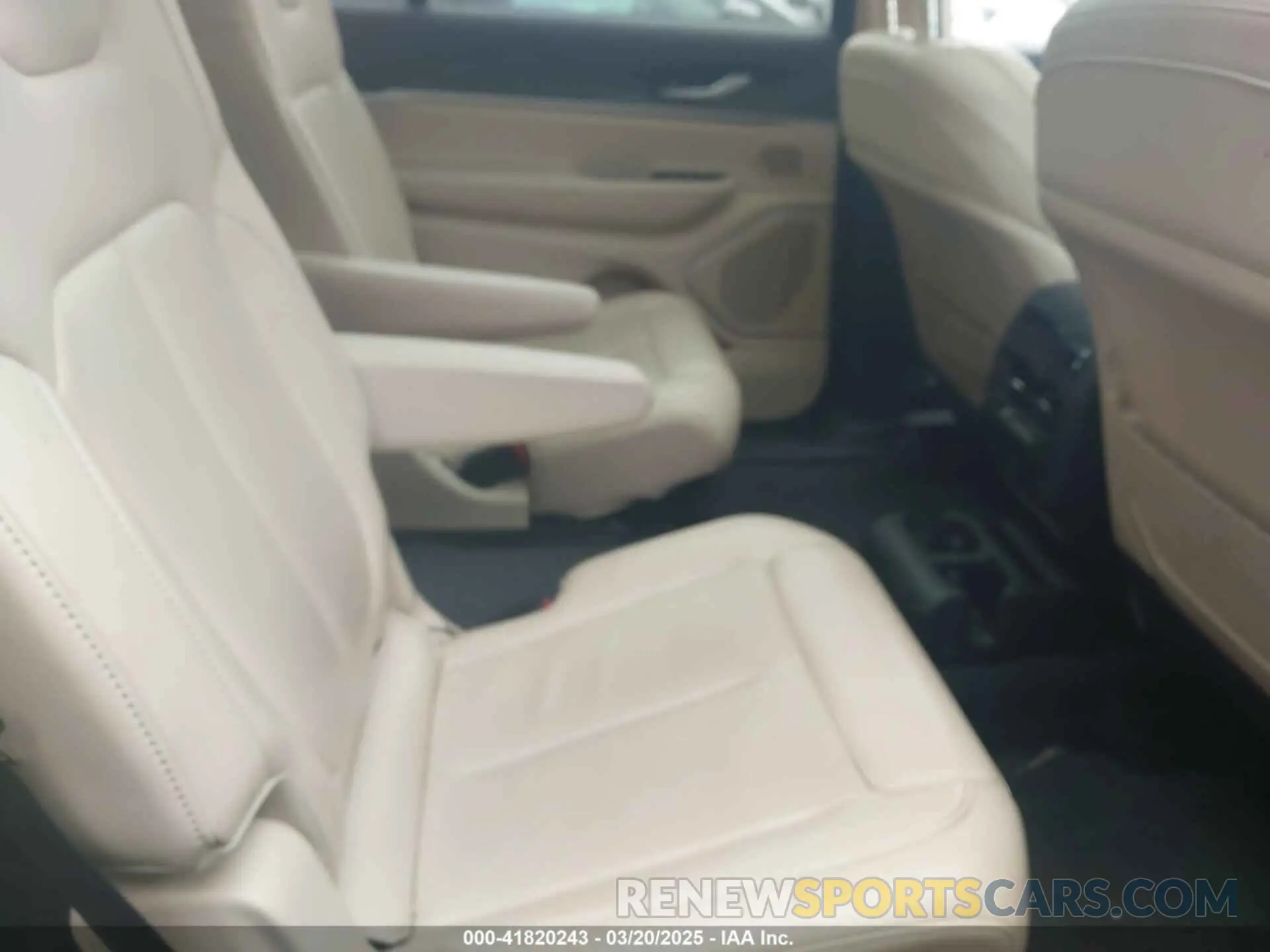 8 Photograph of a damaged car 1C4RJKBGXN8541771 JEEP GRAND CHEROKEE L 2022