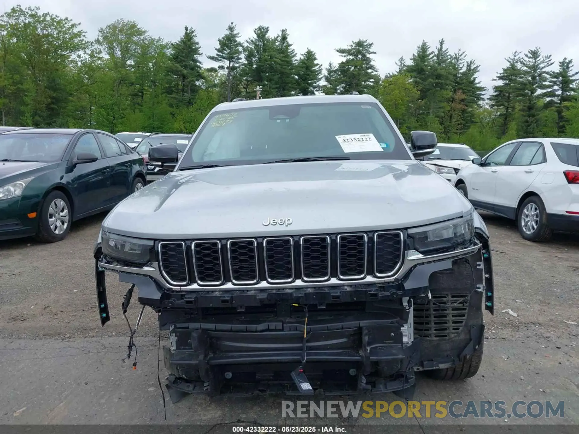 13 Photograph of a damaged car 1C4RJKBGXN8624293 JEEP GRAND CHEROKEE L 2022