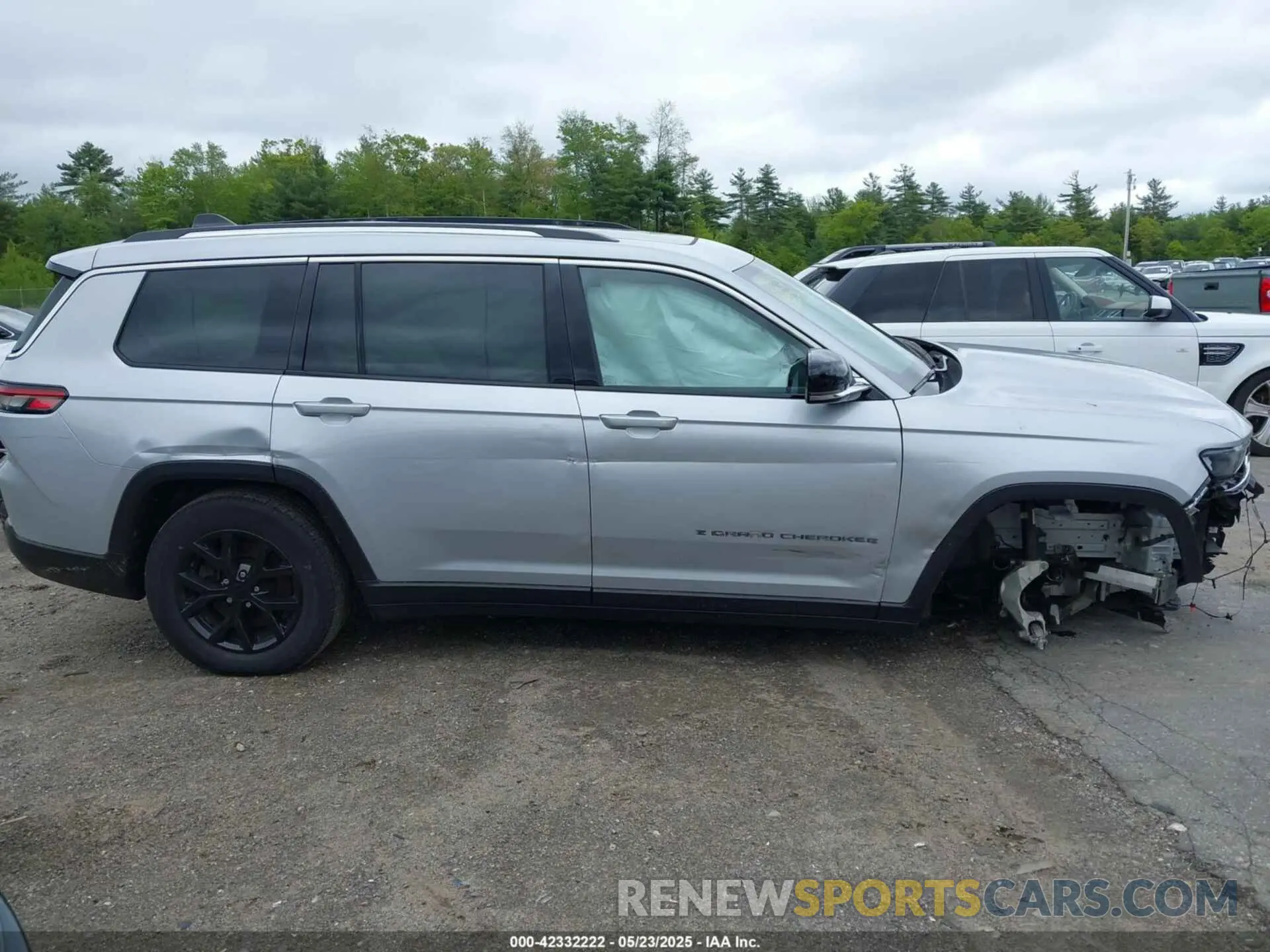 14 Photograph of a damaged car 1C4RJKBGXN8624293 JEEP GRAND CHEROKEE L 2022